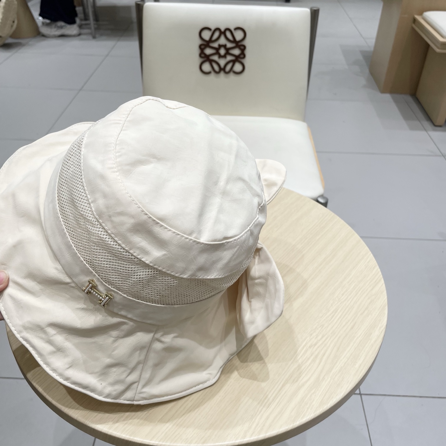   Hermes爱马仕网纱防晒渔夫帽显脸小2025夏季新款户外出游遮阳帽大檐太阳帽