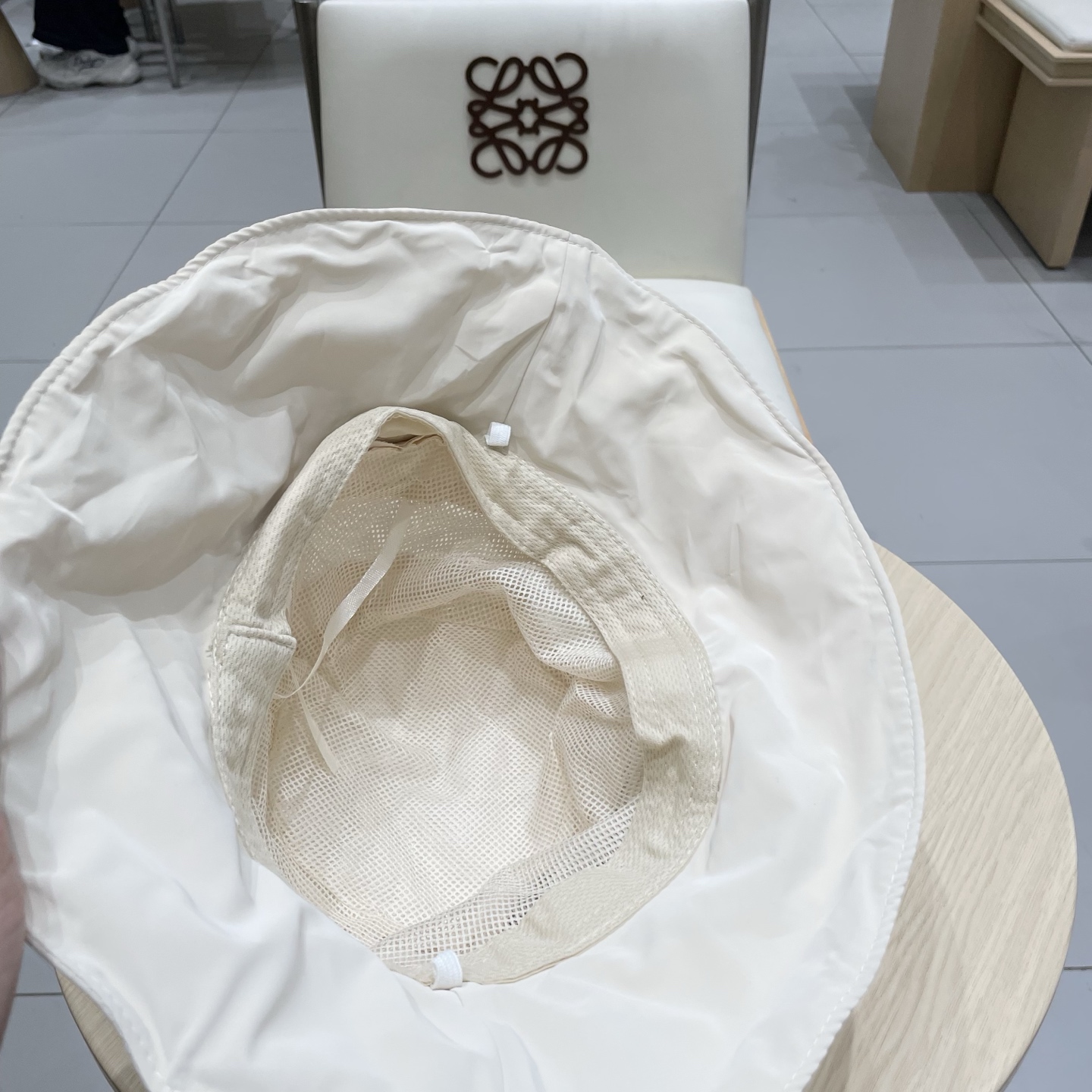   Hermes爱马仕网纱防晒渔夫帽显脸小2025夏季新款户外出游遮阳帽大檐太阳帽