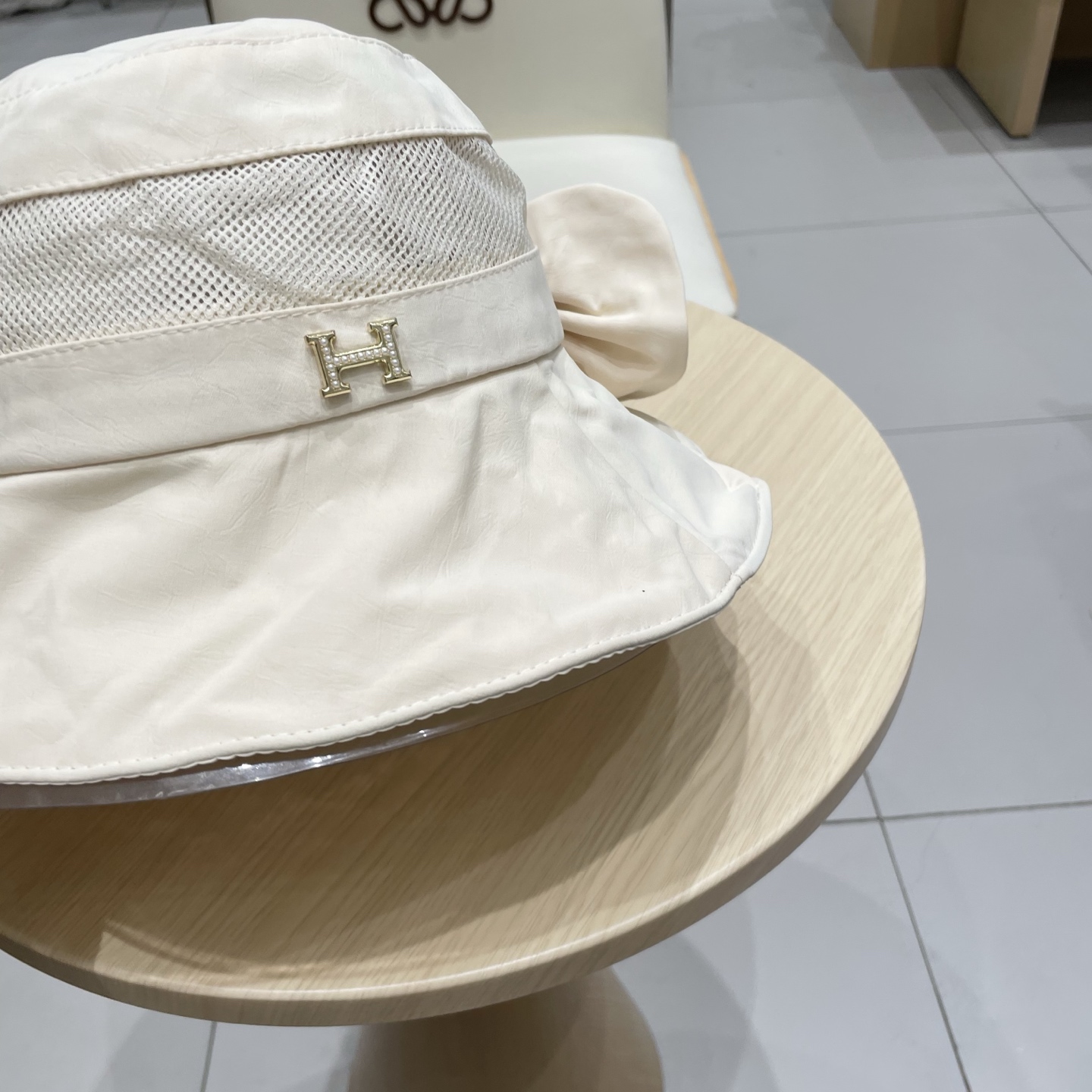   Hermes爱马仕网纱防晒渔夫帽显脸小2025夏季新款户外出游遮阳帽大檐太阳帽