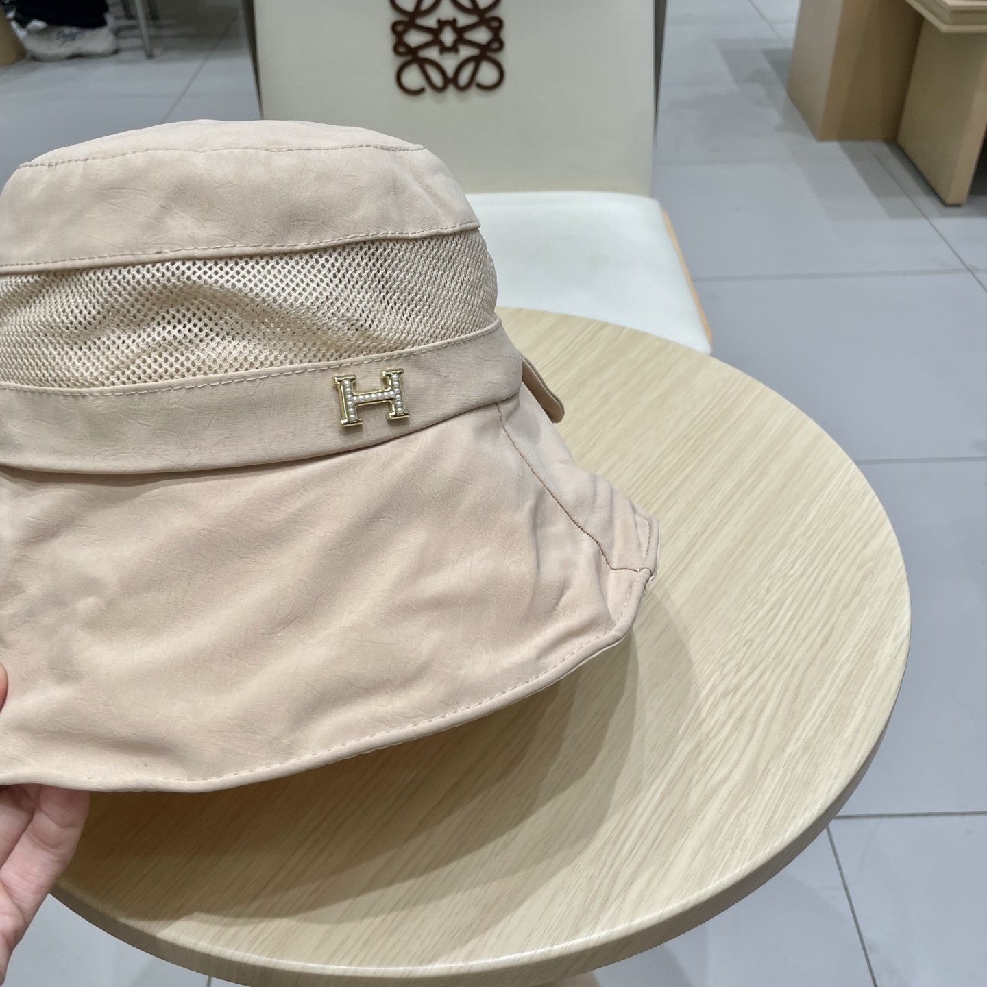   Hermes爱马仕网纱防晒渔夫帽显脸小2025夏季新款户外出游遮阳帽大檐太阳帽