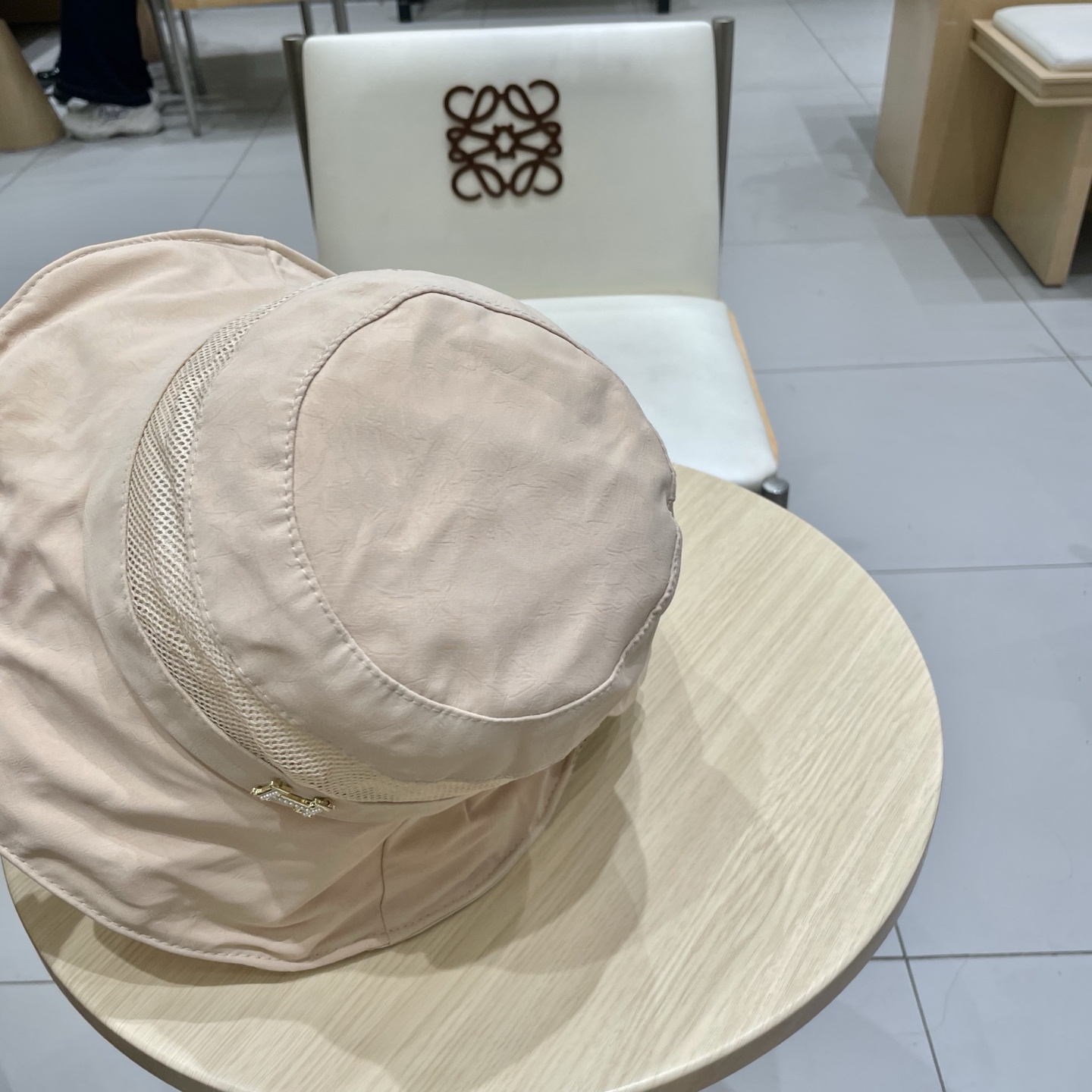   Hermes爱马仕网纱防晒渔夫帽显脸小2025夏季新款户外出游遮阳帽大檐太阳帽