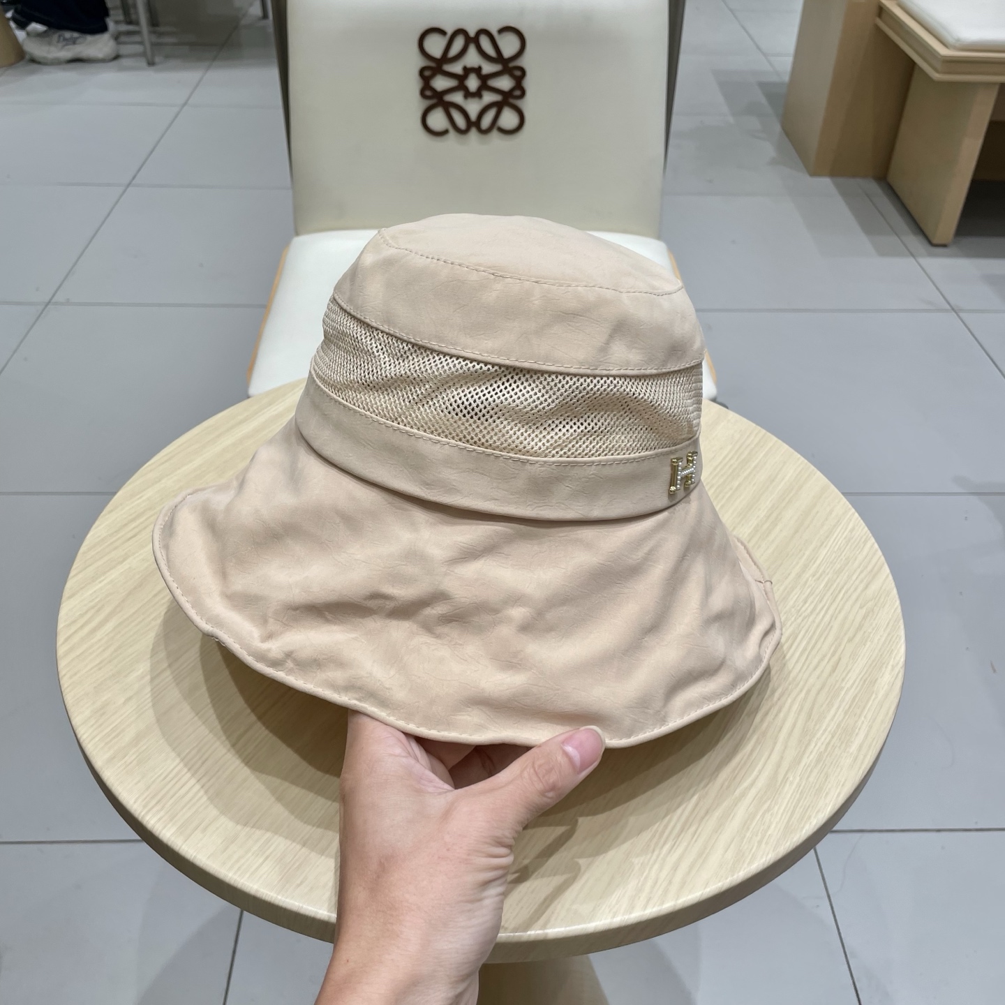   Hermes爱马仕网纱防晒渔夫帽显脸小2025夏季新款户外出游遮阳帽大檐太阳帽
