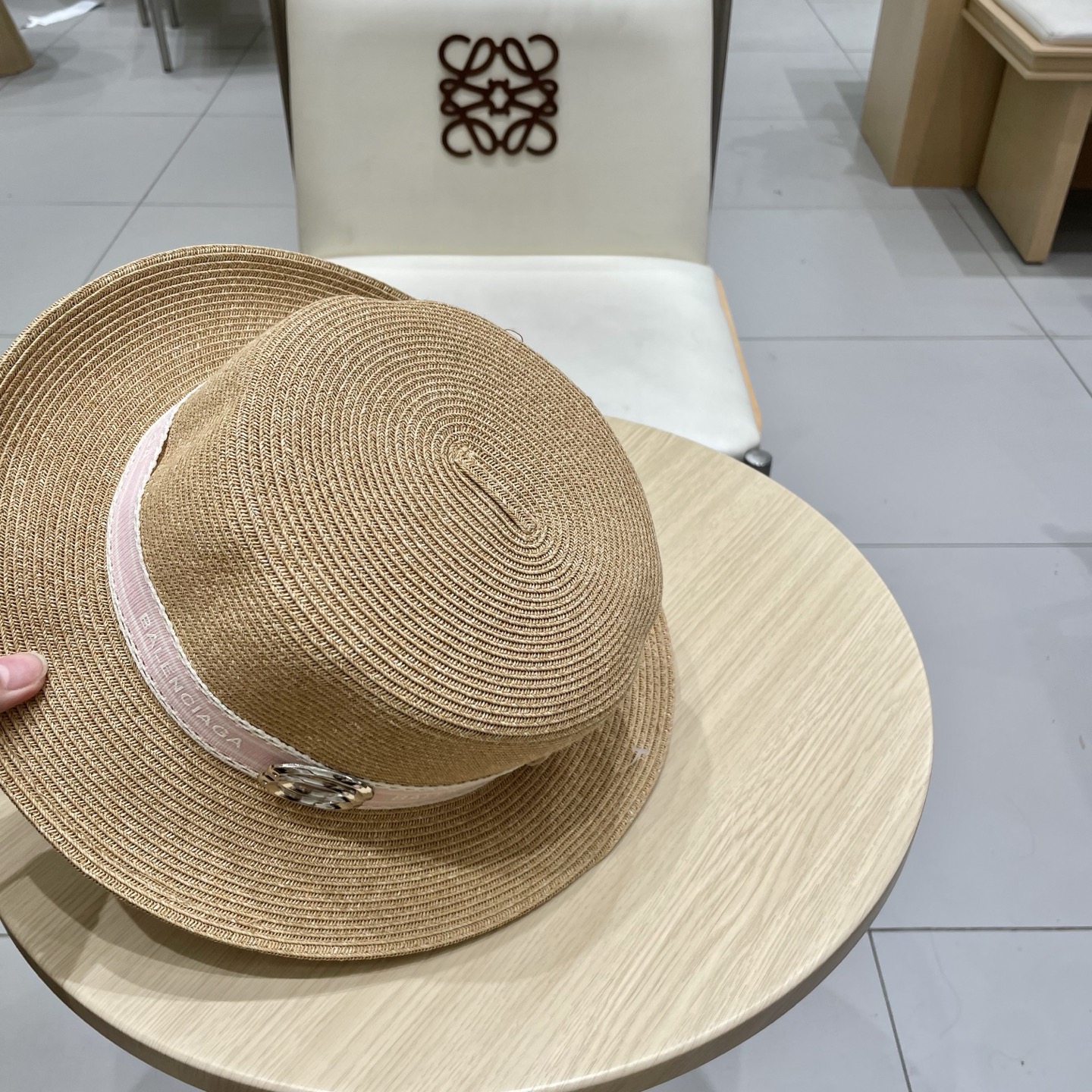 BALENCIAGA巴黎世家夏季新款细辫小盆帽实用的高颜值美物，夏日就是需要清凉色系，超美平顶遮阳凹造型