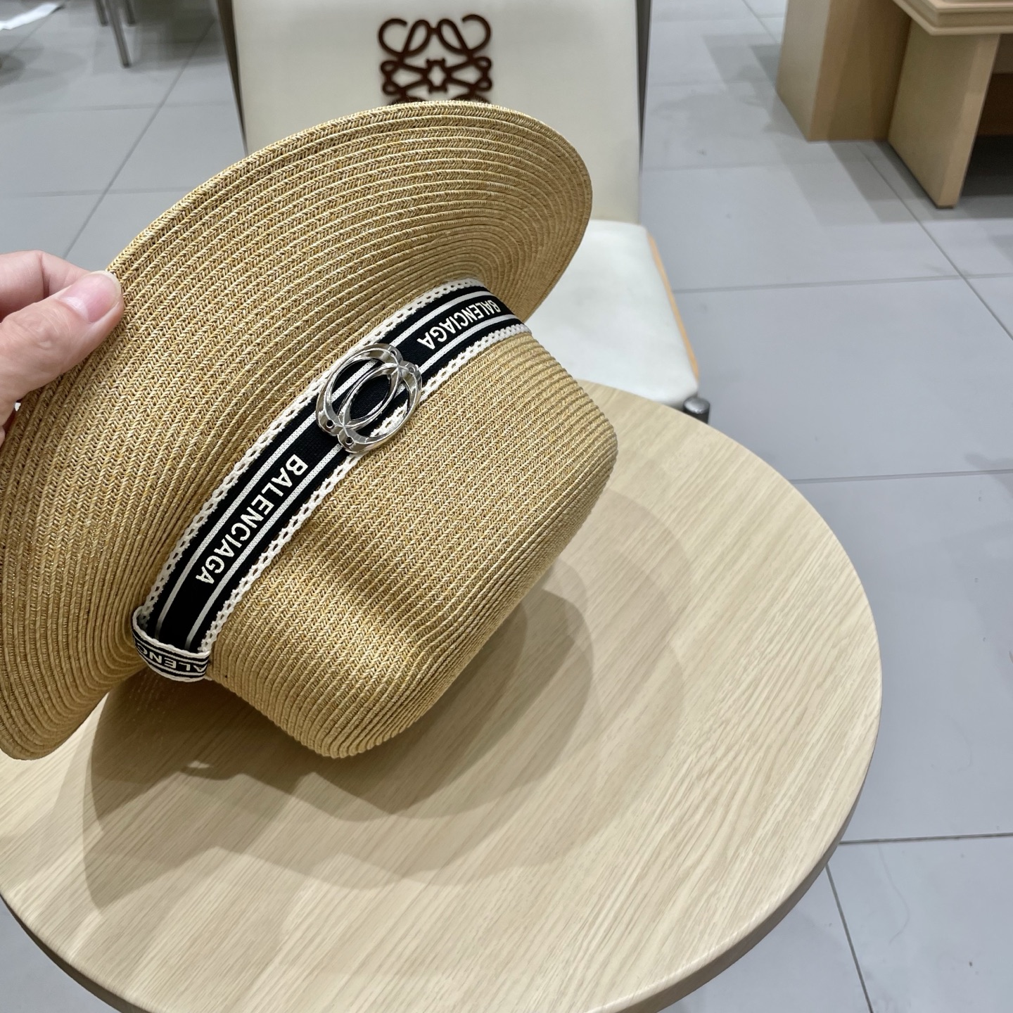 BALENCIAGA巴黎世家夏季新款细辫小盆帽实用的高颜值美物，夏日就是需要清凉色系，超美平顶遮阳凹造型