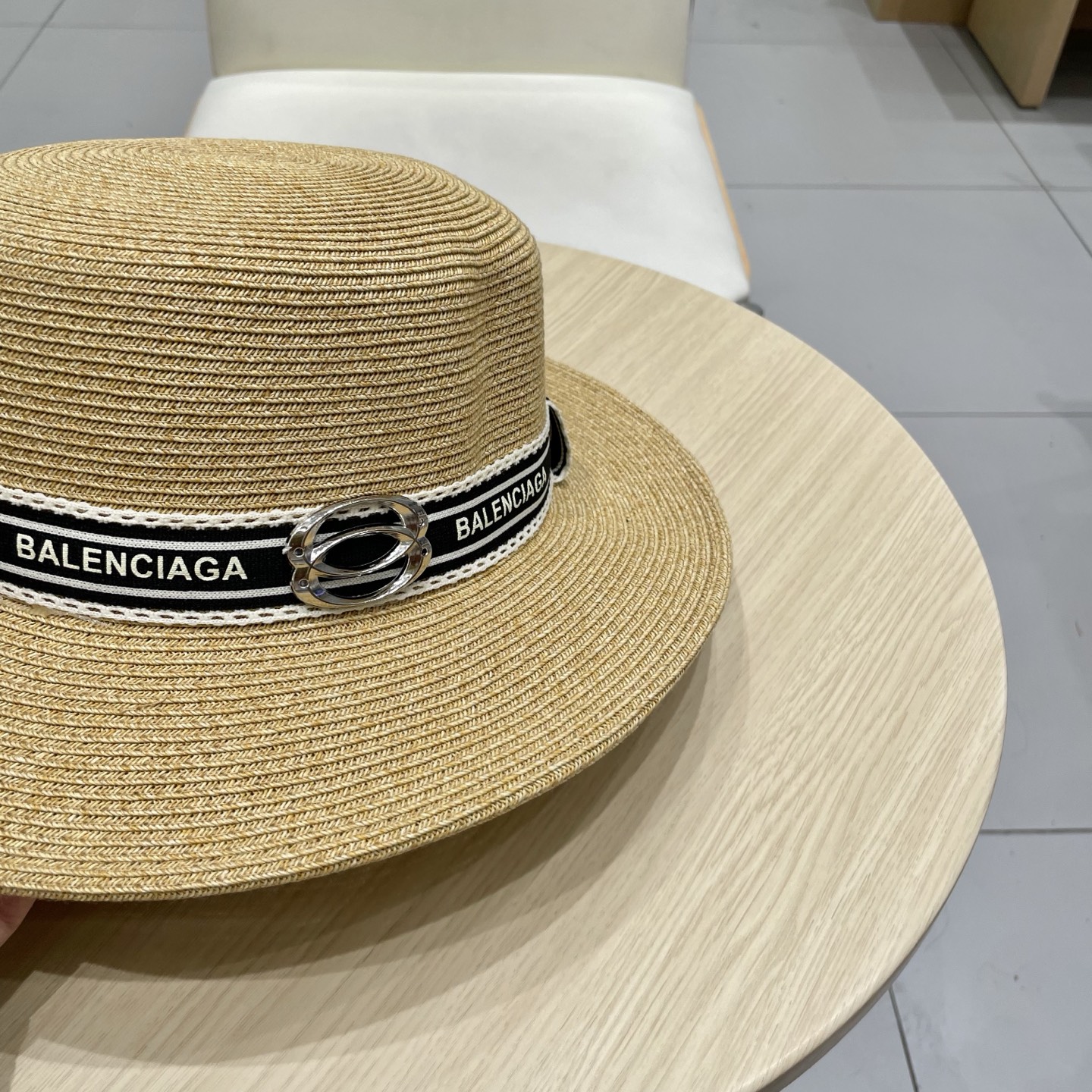 BALENCIAGA巴黎世家夏季新款细辫小盆帽实用的高颜值美物，夏日就是需要清凉色系，超美平顶遮阳凹造型