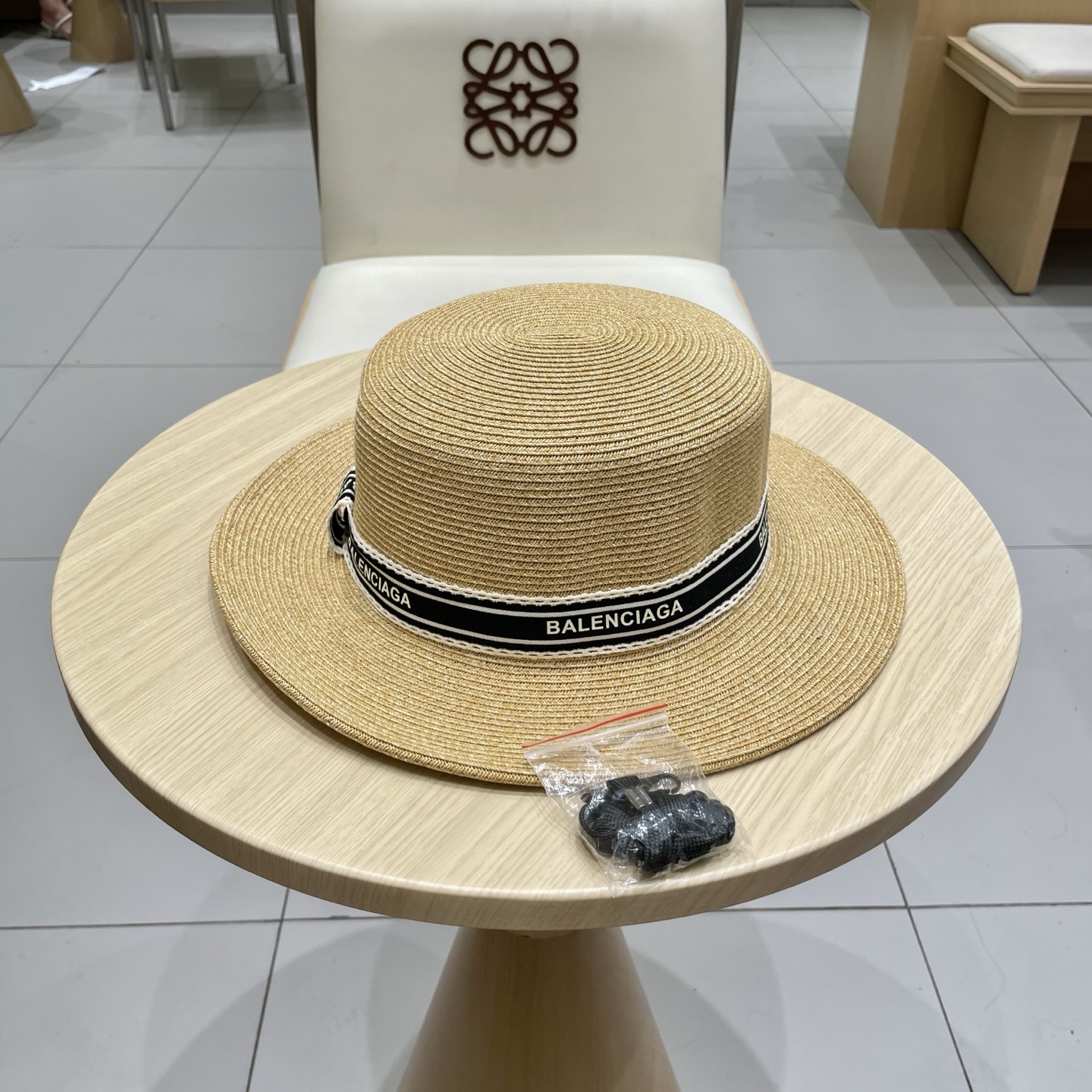 BALENCIAGA巴黎世家夏季新款细辫小盆帽实用的高颜值美物，夏日就是需要清凉色系，超美平顶遮阳凹造型