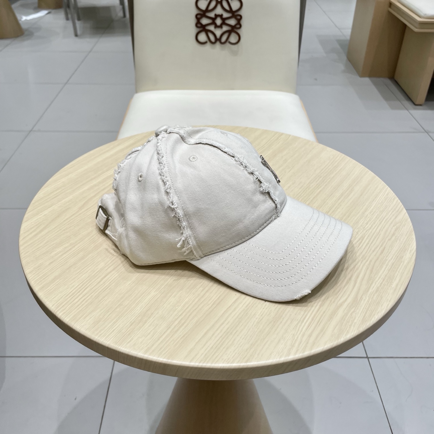  🧢路易威登棒球帽 LouisVuitton😍新款LV棒球帽，重工打造♥️高端大气，百搭款🤗男女通用！跑