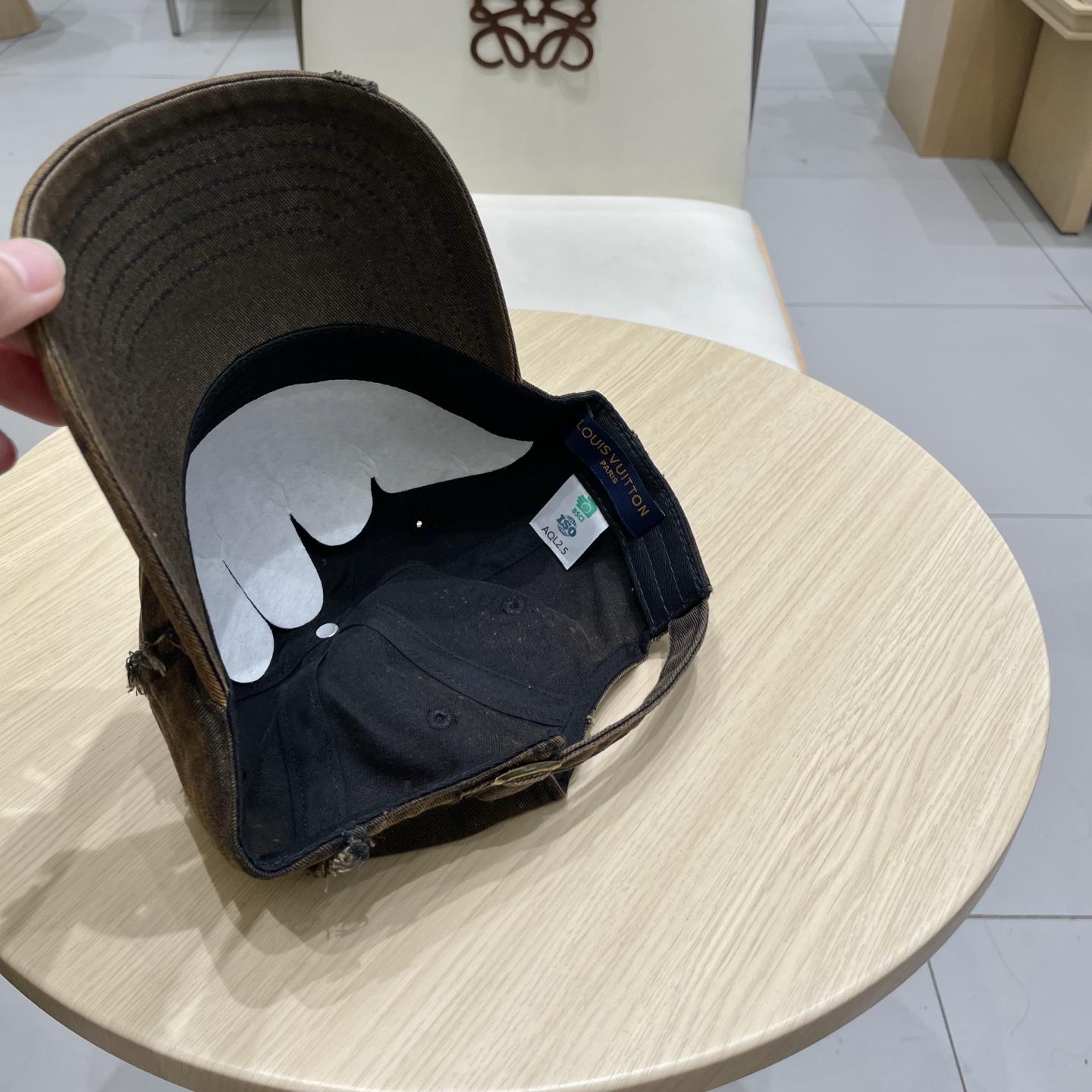  🧢路易威登棒球帽 LouisVuitton😍新款LV棒球帽，重工打造♥️高端大气，百搭款🤗男女通用！跑