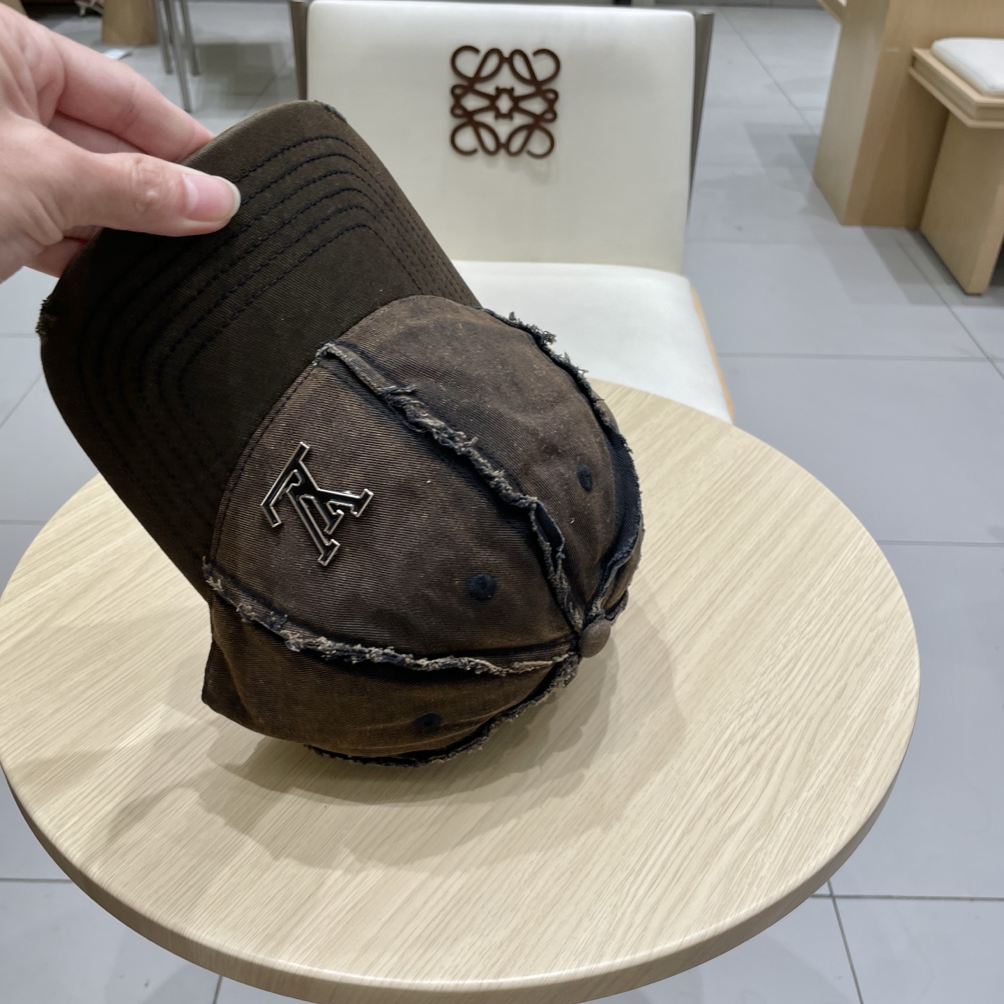  🧢路易威登棒球帽 LouisVuitton😍新款LV棒球帽，重工打造♥️高端大气，百搭款🤗男女通用！跑