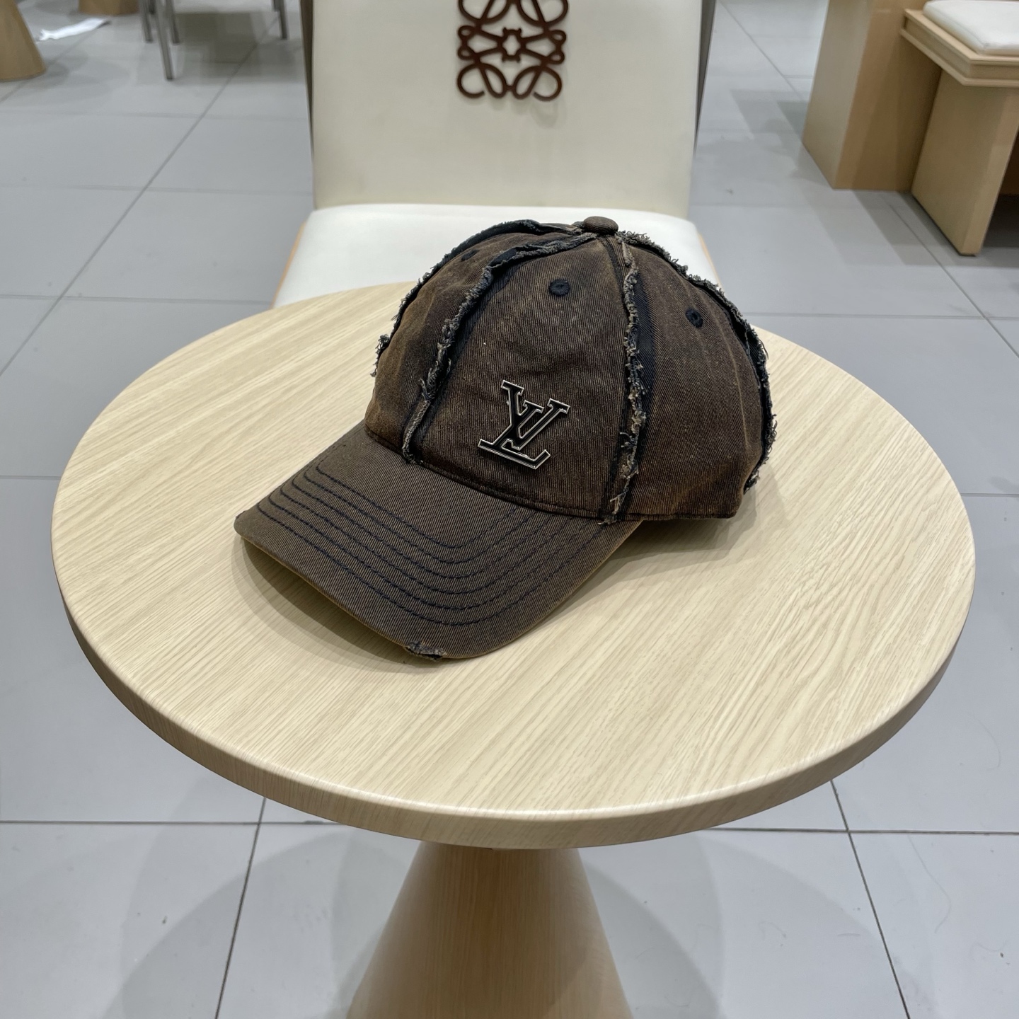  🧢路易威登棒球帽 LouisVuitton😍新款LV棒球帽，重工打造♥️高端大气，百搭款🤗男女通用！跑