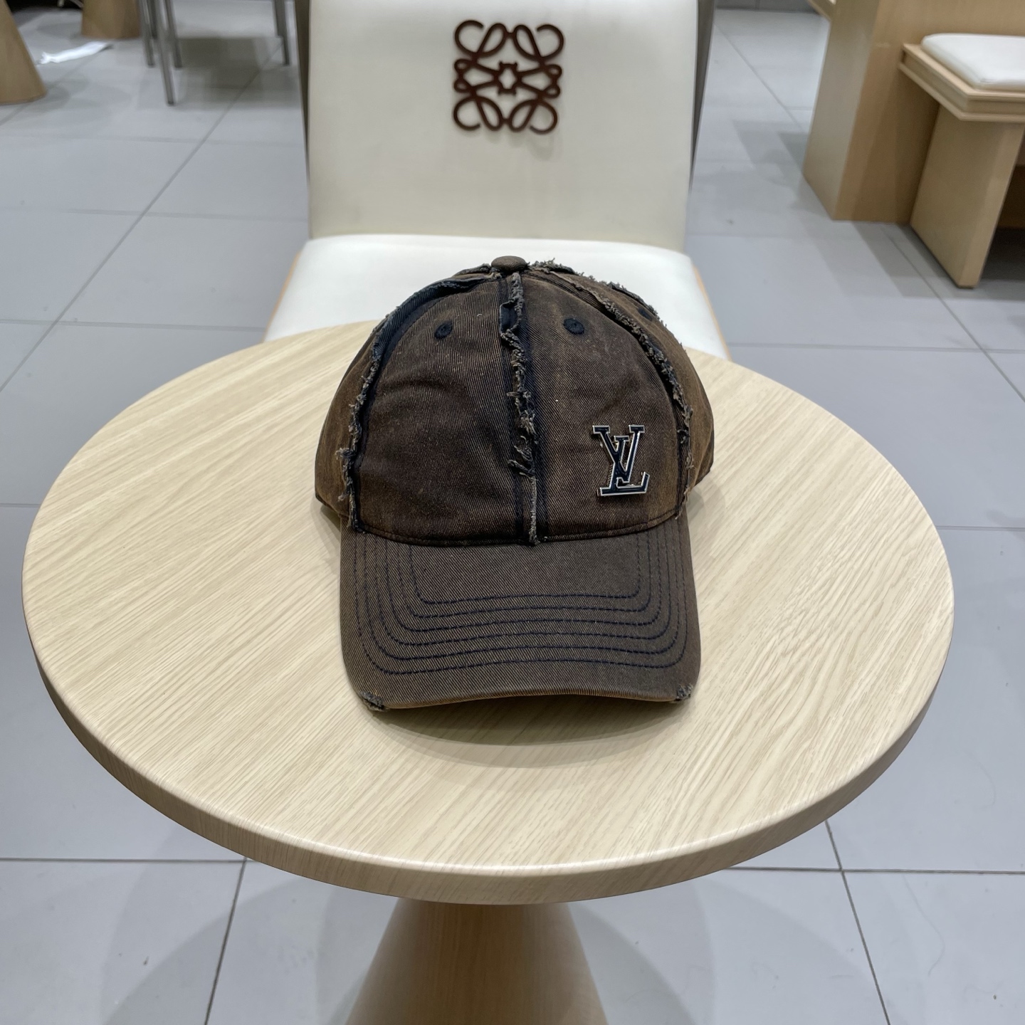  🧢路易威登棒球帽 LouisVuitton😍新款LV棒球帽，重工打造♥️高端大气，百搭款🤗男女通用！跑