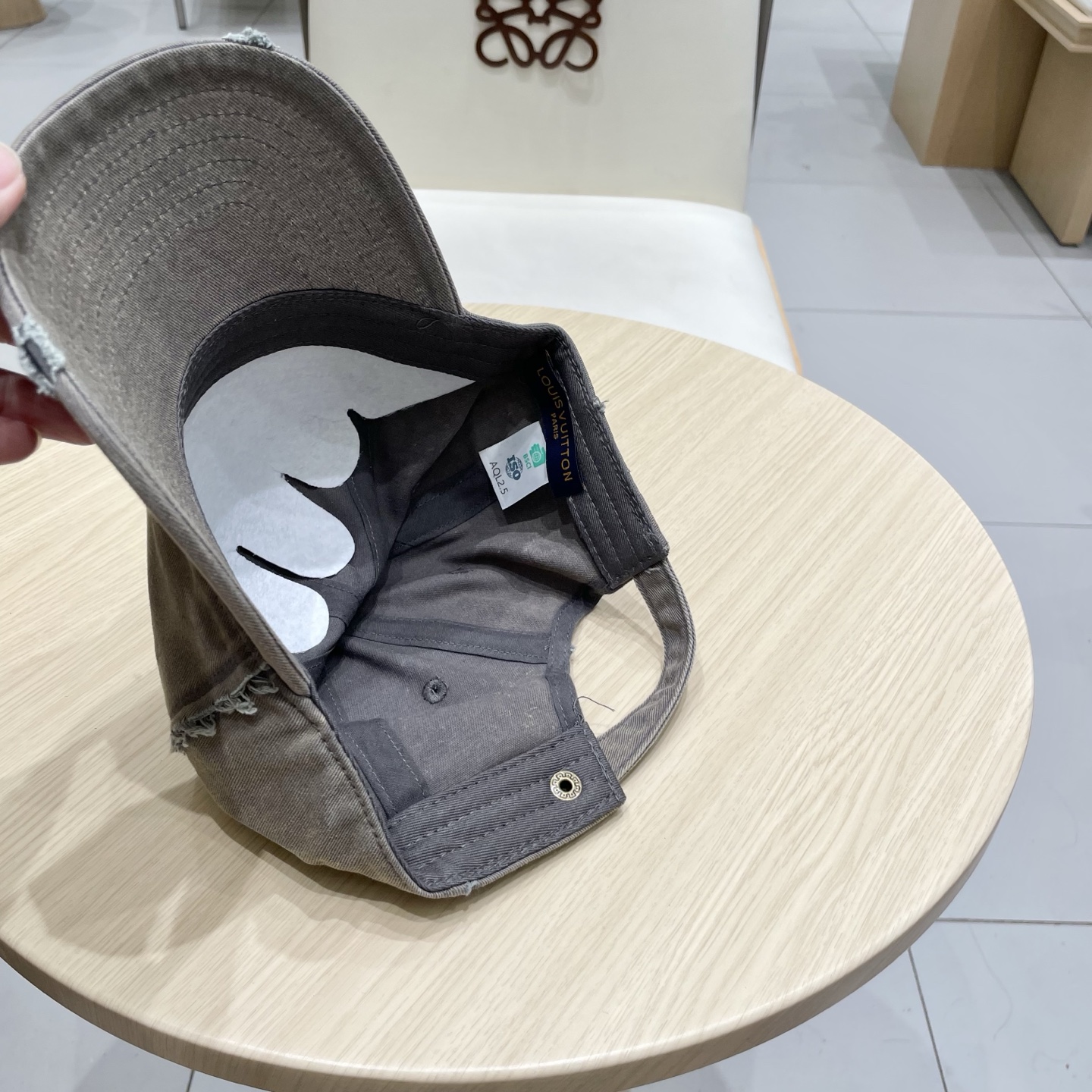  🧢路易威登棒球帽 LouisVuitton😍新款LV棒球帽，重工打造♥️高端大气，百搭款🤗男女通用！跑