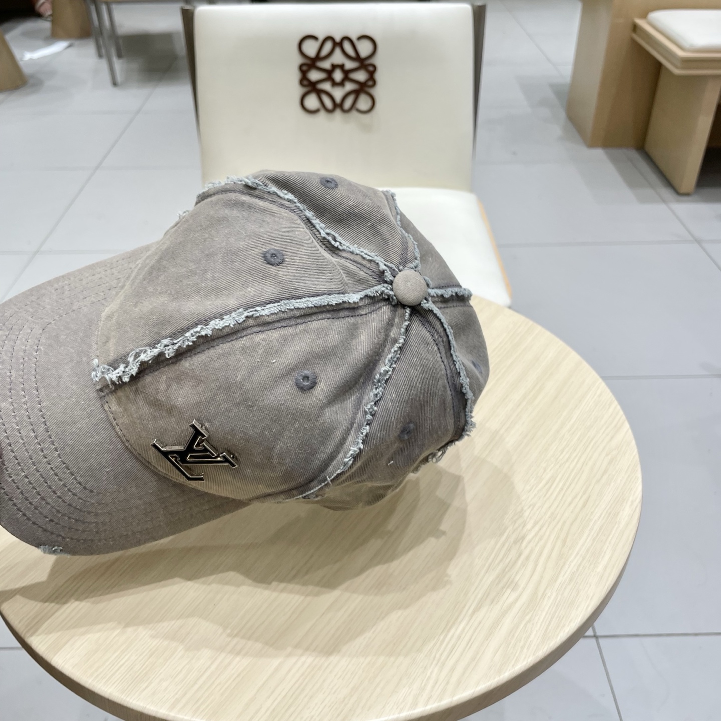  🧢路易威登棒球帽 LouisVuitton😍新款LV棒球帽，重工打造♥️高端大气，百搭款🤗男女通用！跑