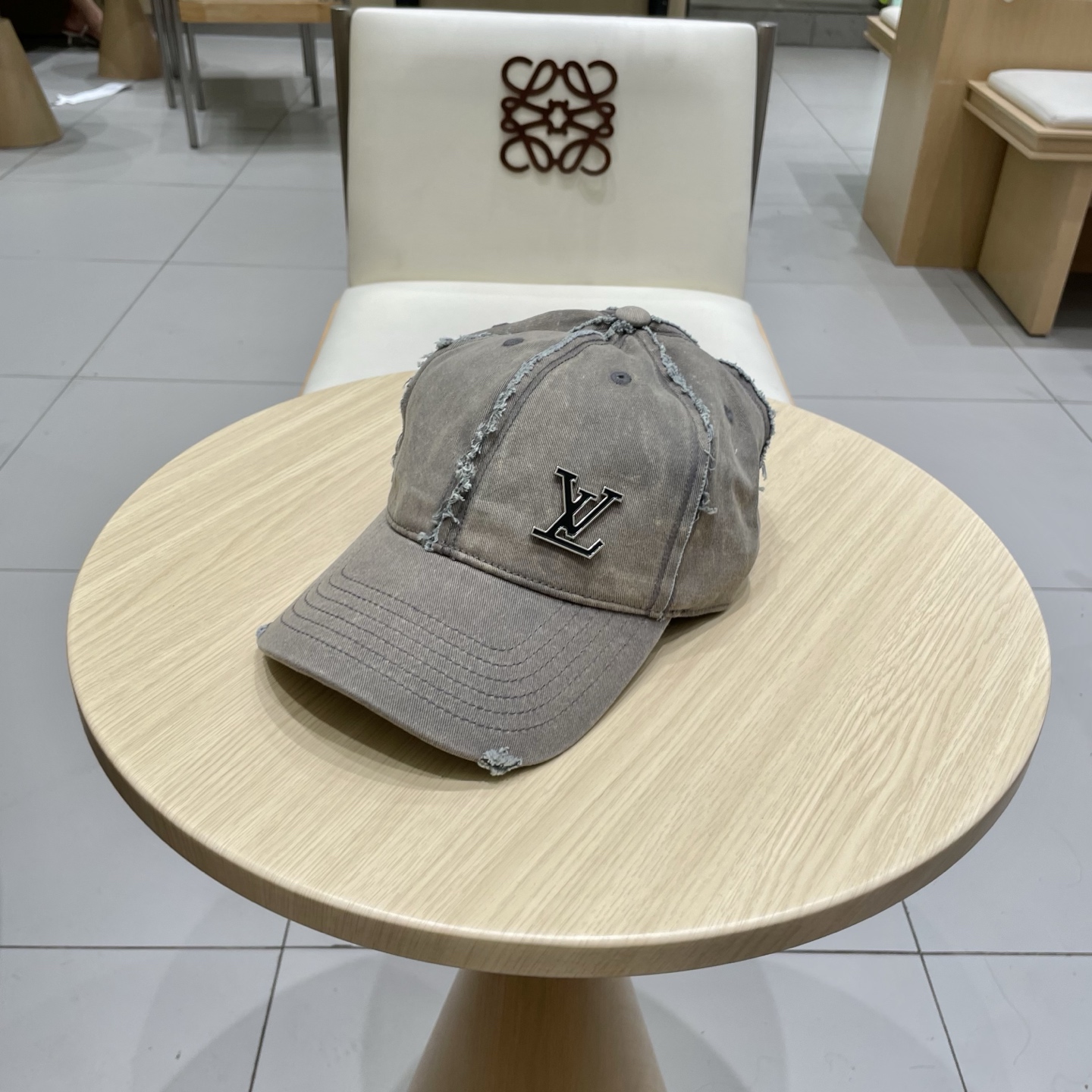  🧢路易威登棒球帽 LouisVuitton😍新款LV棒球帽，重工打造♥️高端大气，百搭款🤗男女通用！跑