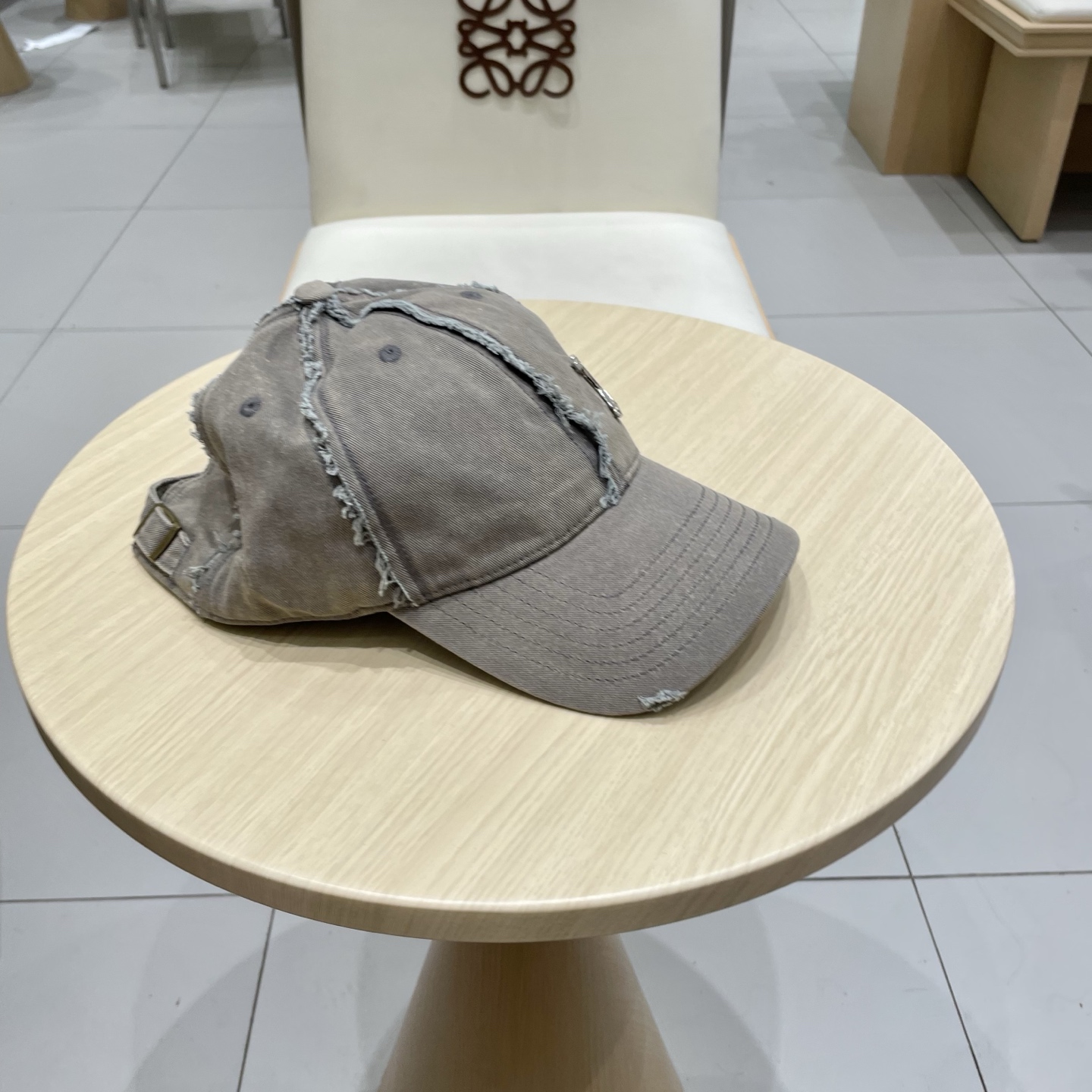  🧢路易威登棒球帽 LouisVuitton😍新款LV棒球帽，重工打造♥️高端大气，百搭款🤗男女通用！跑