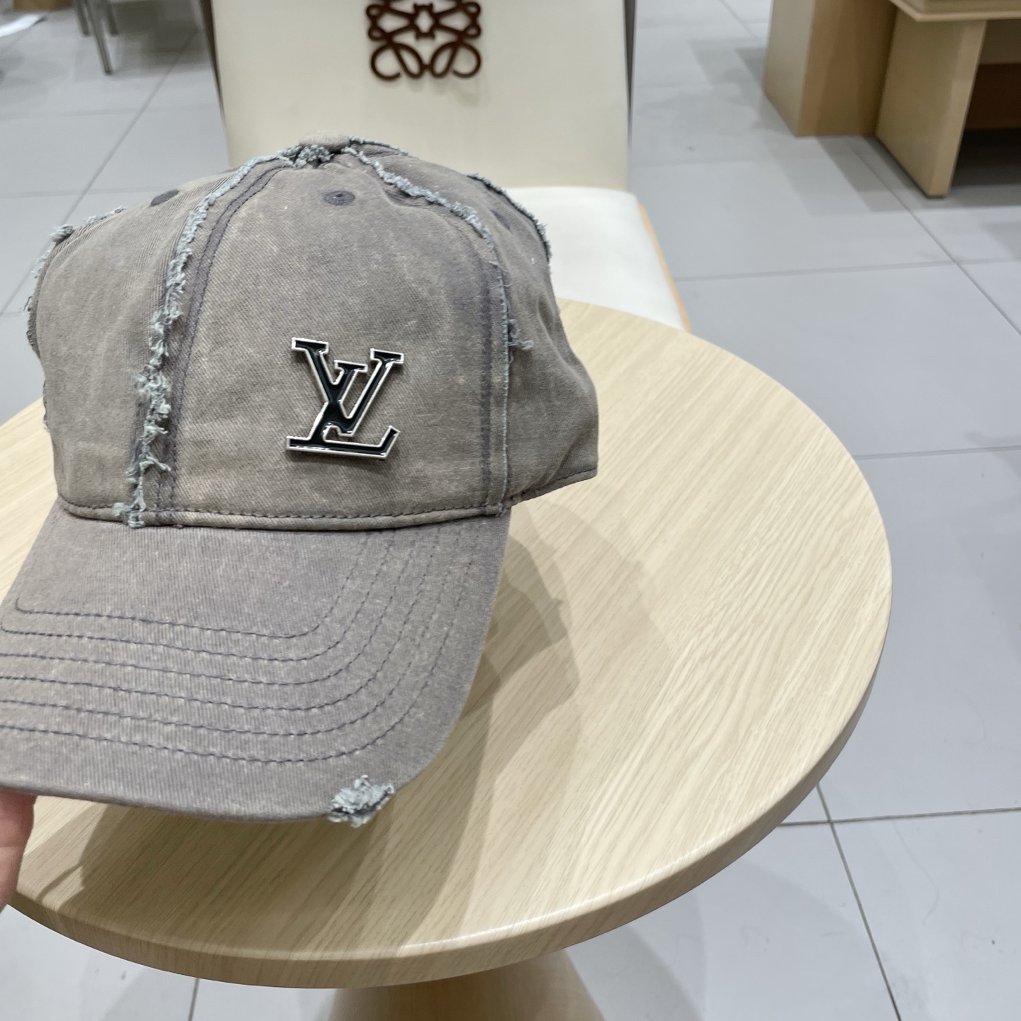  🧢路易威登棒球帽 LouisVuitton😍新款LV棒球帽，重工打造♥️高端大气，百搭款🤗男女通用！跑