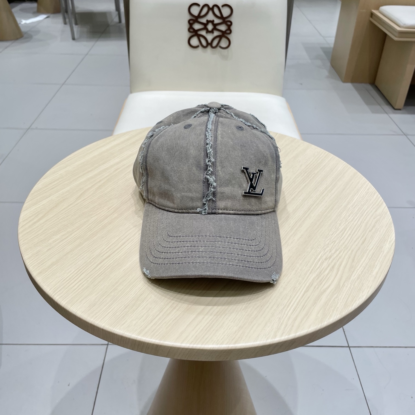  🧢路易威登棒球帽 LouisVuitton😍新款LV棒球帽，重工打造♥️高端大气，百搭款🤗男女通用！跑