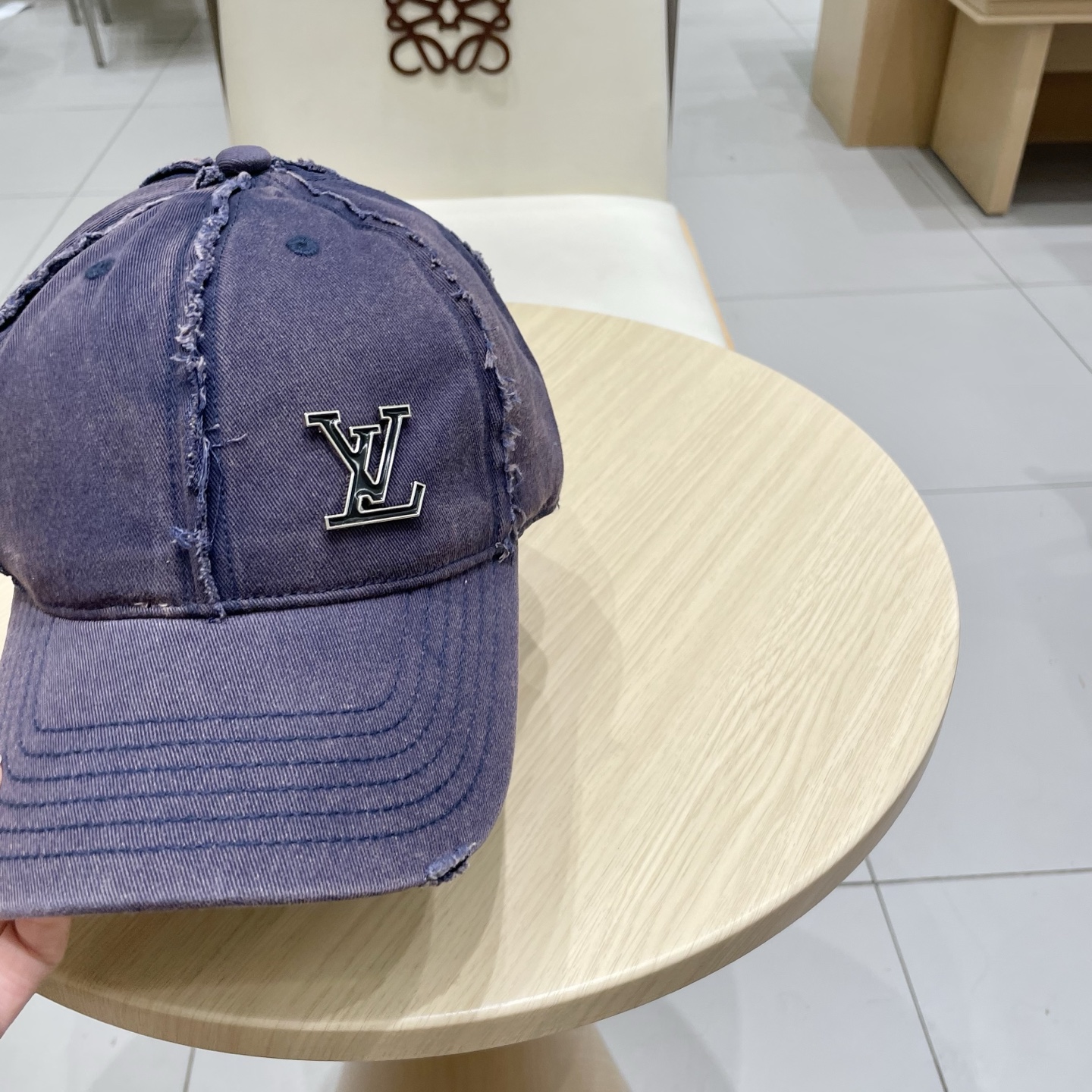  🧢路易威登棒球帽 LouisVuitton😍新款LV棒球帽，重工打造♥️高端大气，百搭款🤗男女通用！跑