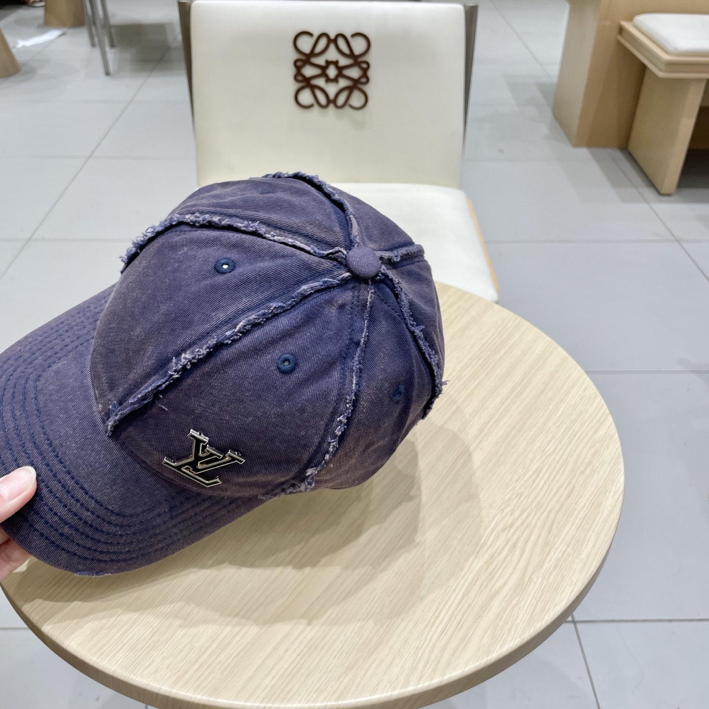  🧢路易威登棒球帽 LouisVuitton😍新款LV棒球帽，重工打造♥️高端大气，百搭款🤗男女通用！跑