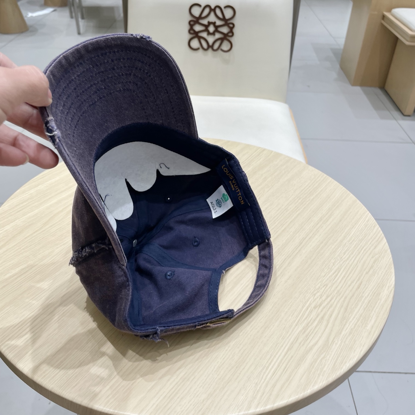  🧢路易威登棒球帽 LouisVuitton😍新款LV棒球帽，重工打造♥️高端大气，百搭款🤗男女通用！跑