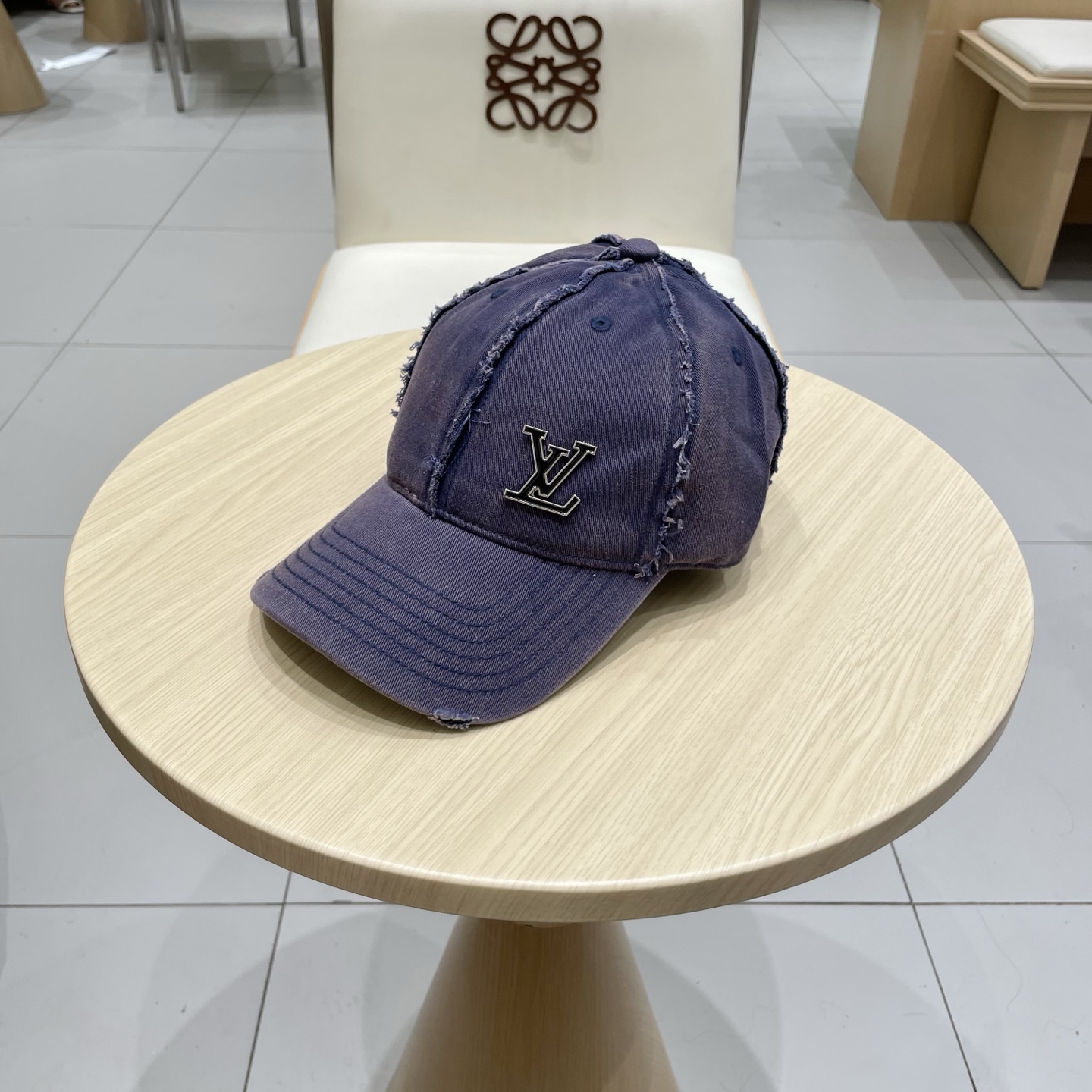  🧢路易威登棒球帽 LouisVuitton😍新款LV棒球帽，重工打造♥️高端大气，百搭款🤗男女通用！跑