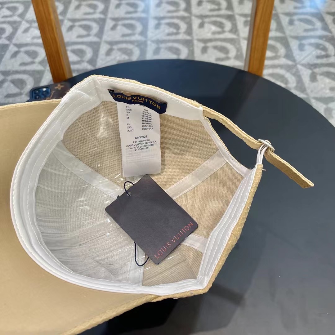   LV新款专柜同步棒球帽，专柜同步出货，大牌款超好搭配，赶紧入手！