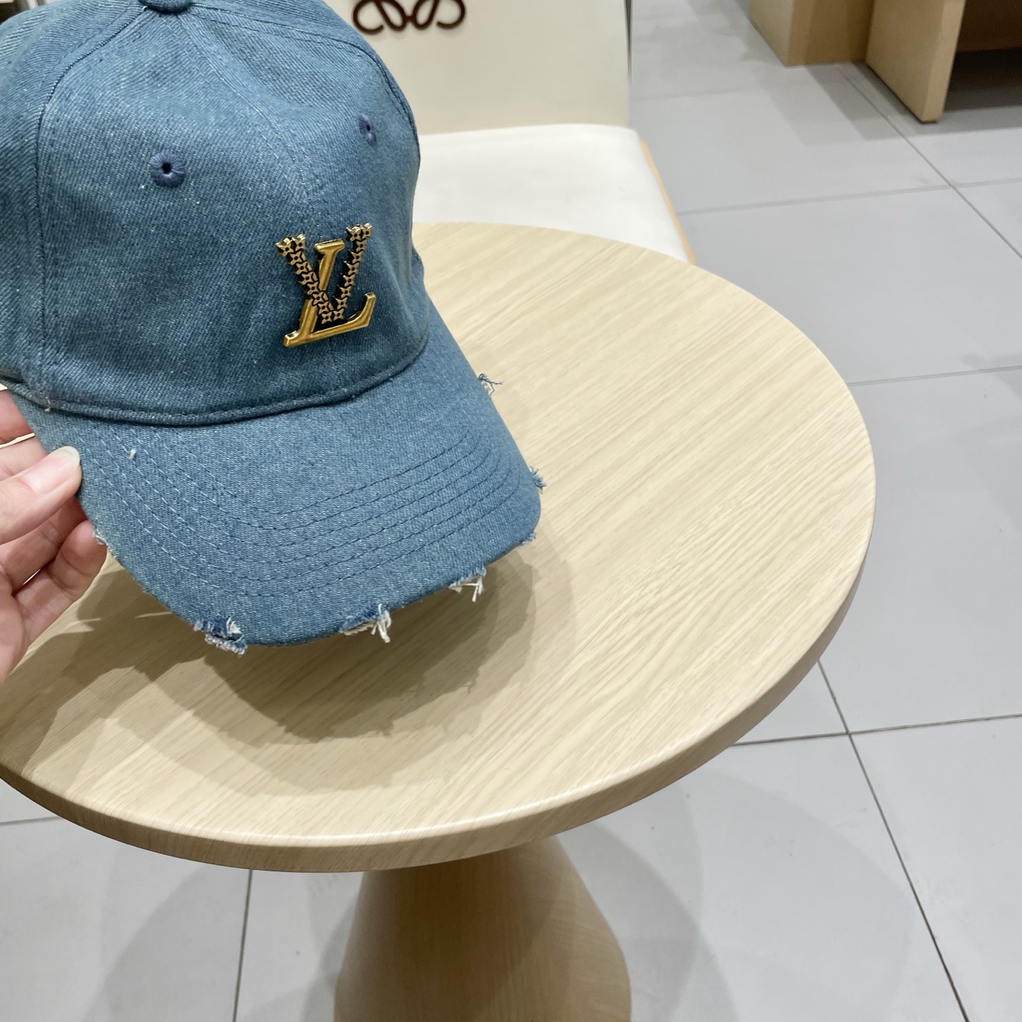 🧢路易威登棒球帽 LouisVuitton😍新款LV棒球帽，重工打造♥️高端大气，百搭款🤗男女通用！跑量