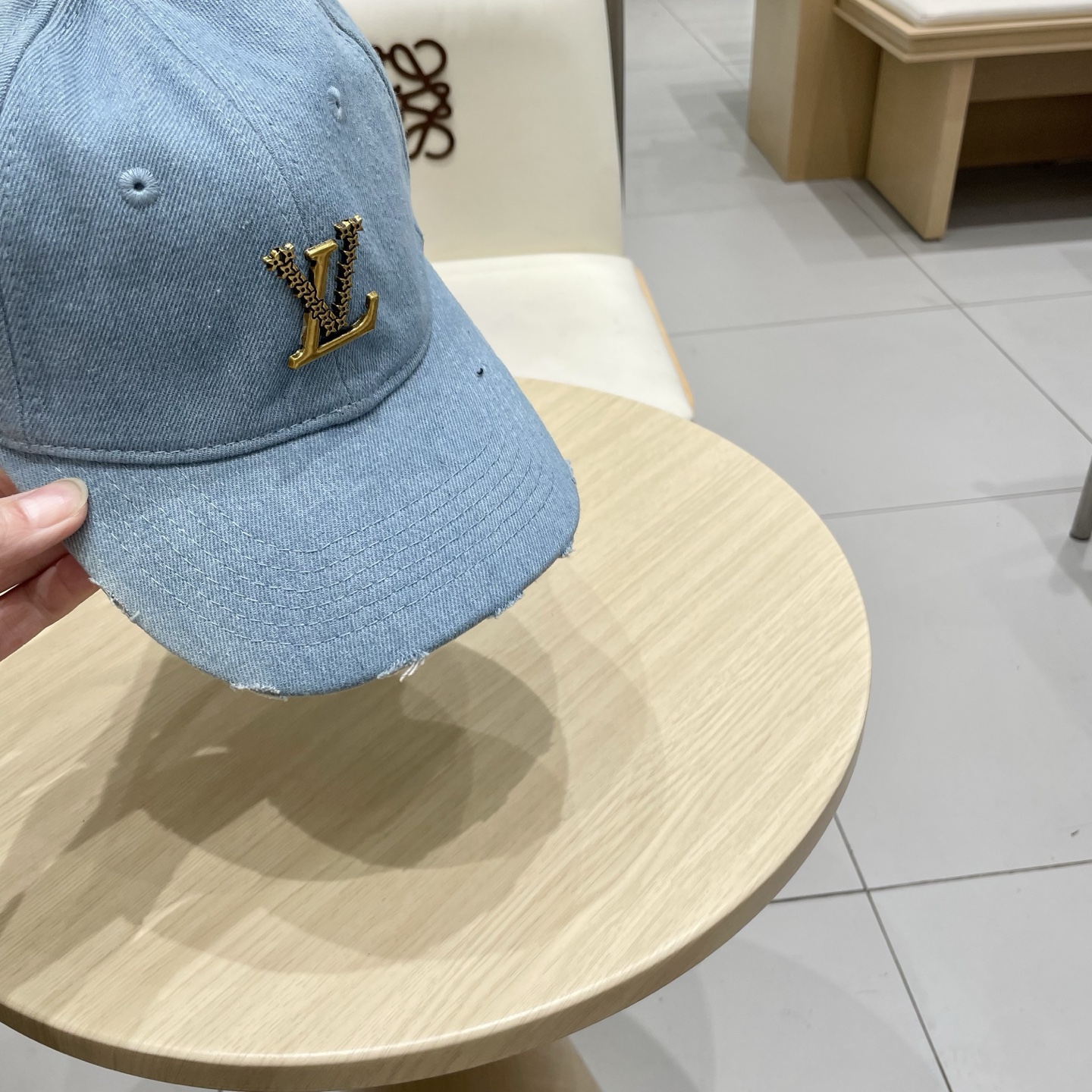 🧢路易威登棒球帽 LouisVuitton😍新款LV棒球帽，重工打造♥️高端大气，百搭款🤗男女通用！跑量
