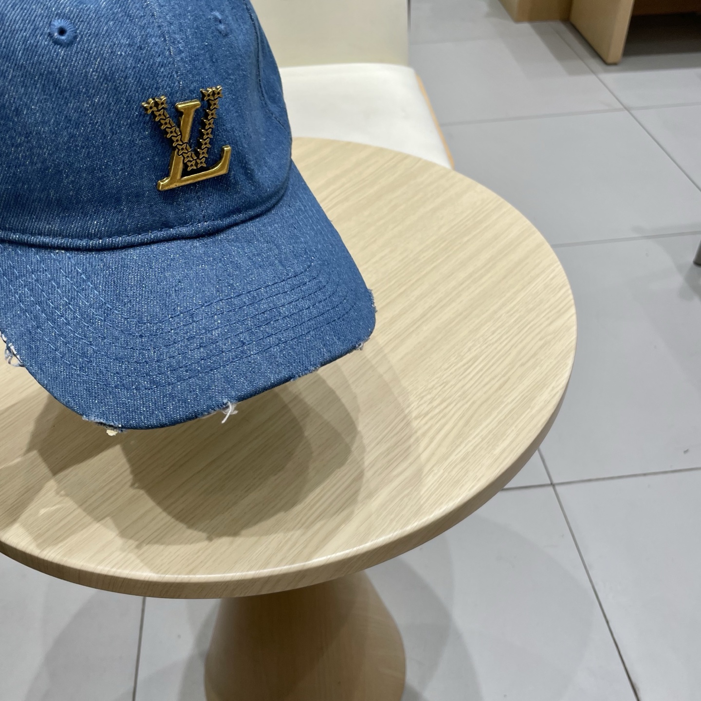 🧢路易威登棒球帽 LouisVuitton😍新款LV棒球帽，重工打造♥️高端大气，百搭款🤗男女通用！跑量