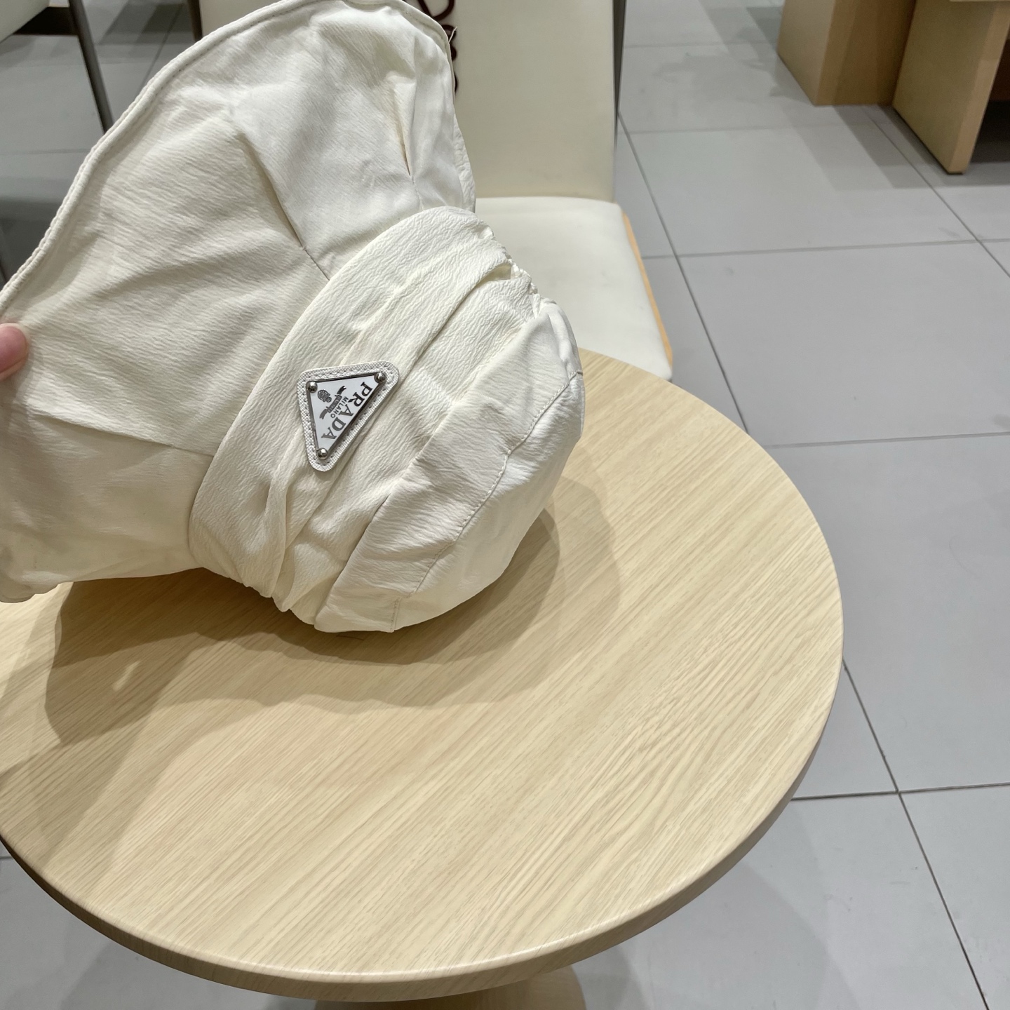 。PRADA普拉达新款遮阳渔夫帽、防紫外线布帽，可折叠头围57cm