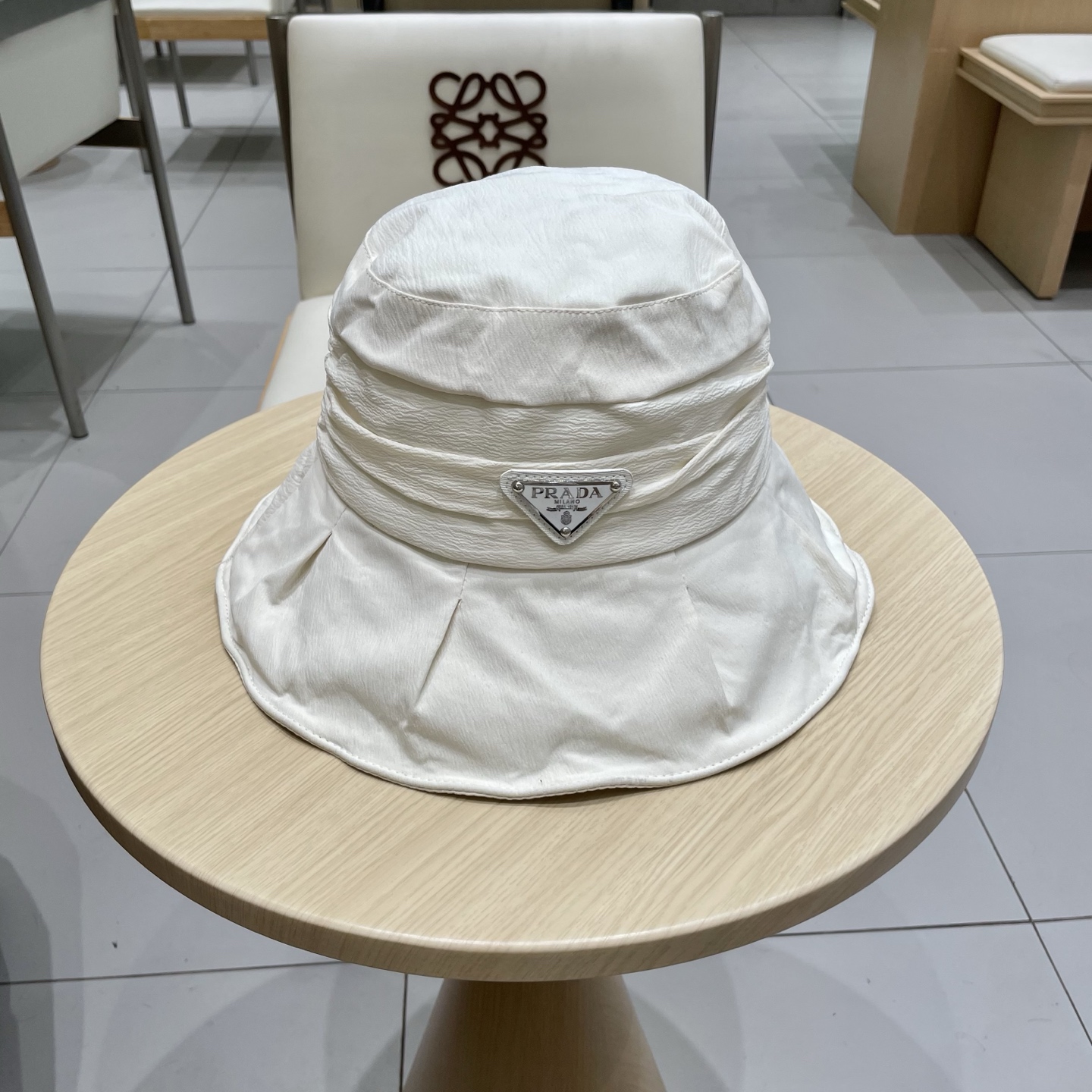 。PRADA普拉达新款遮阳渔夫帽、防紫外线布帽，可折叠头围57cm