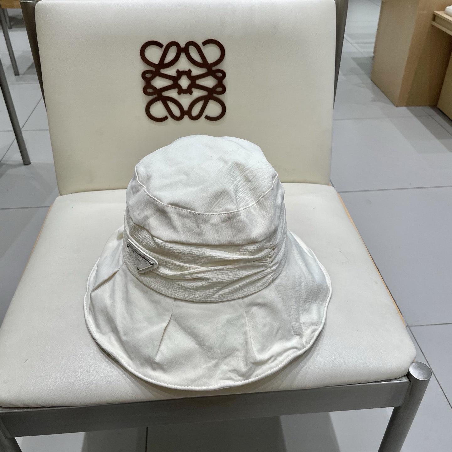 。PRADA普拉达新款遮阳渔夫帽、防紫外线布帽，可折叠头围57cm