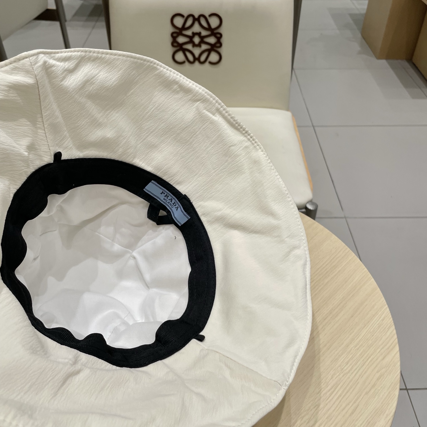 。PRADA普拉达新款遮阳渔夫帽、防紫外线布帽，可折叠头围57cm