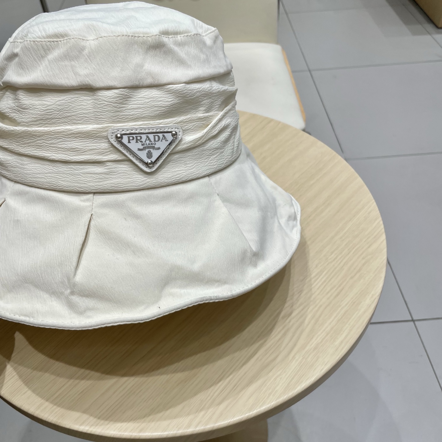 。PRADA普拉达新款遮阳渔夫帽、防紫外线布帽，可折叠头围57cm