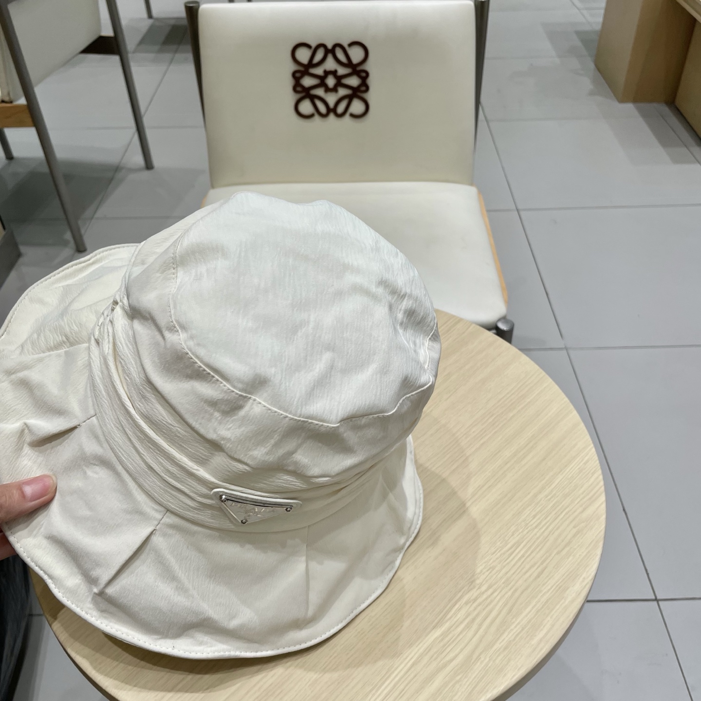 。PRADA普拉达新款遮阳渔夫帽、防紫外线布帽，可折叠头围57cm