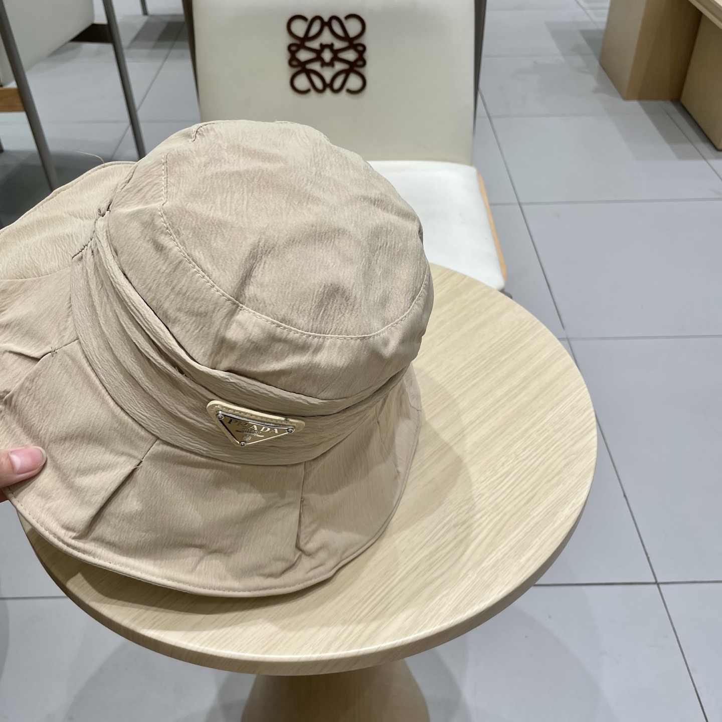 。PRADA普拉达新款遮阳渔夫帽、防紫外线布帽，可折叠头围57cm