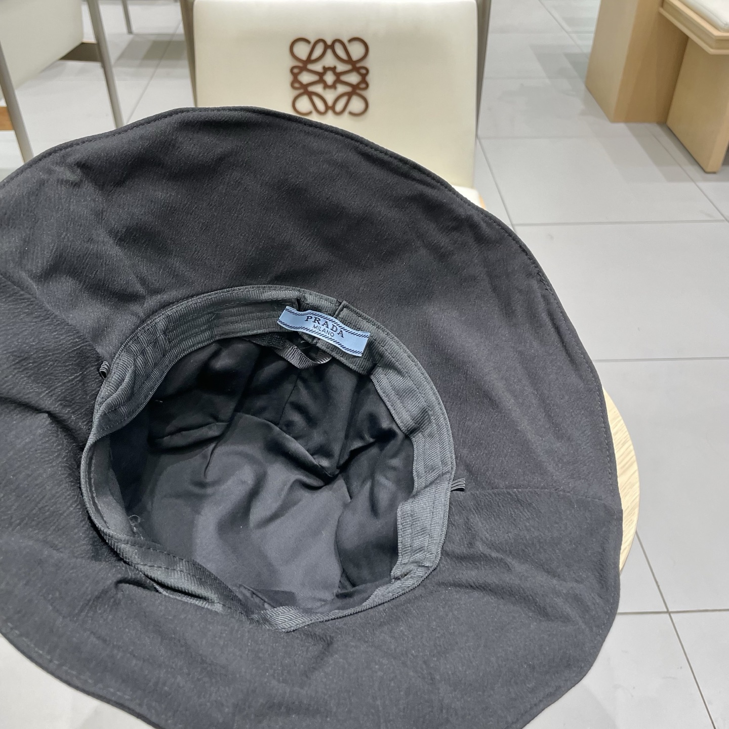 。PRADA普拉达新款遮阳渔夫帽、防紫外线布帽，可折叠头围57cm