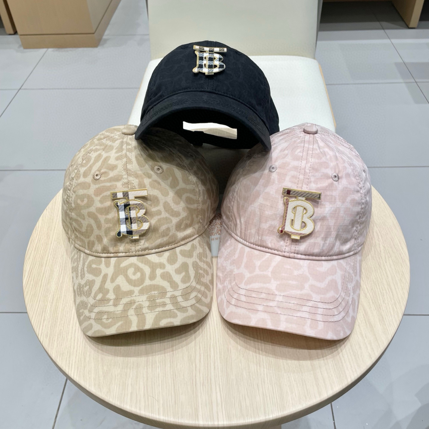  巴宝莉Burberry球帽女街头潮流百搭个性遮阳出游休闲显脸小鸭舌帽帽子