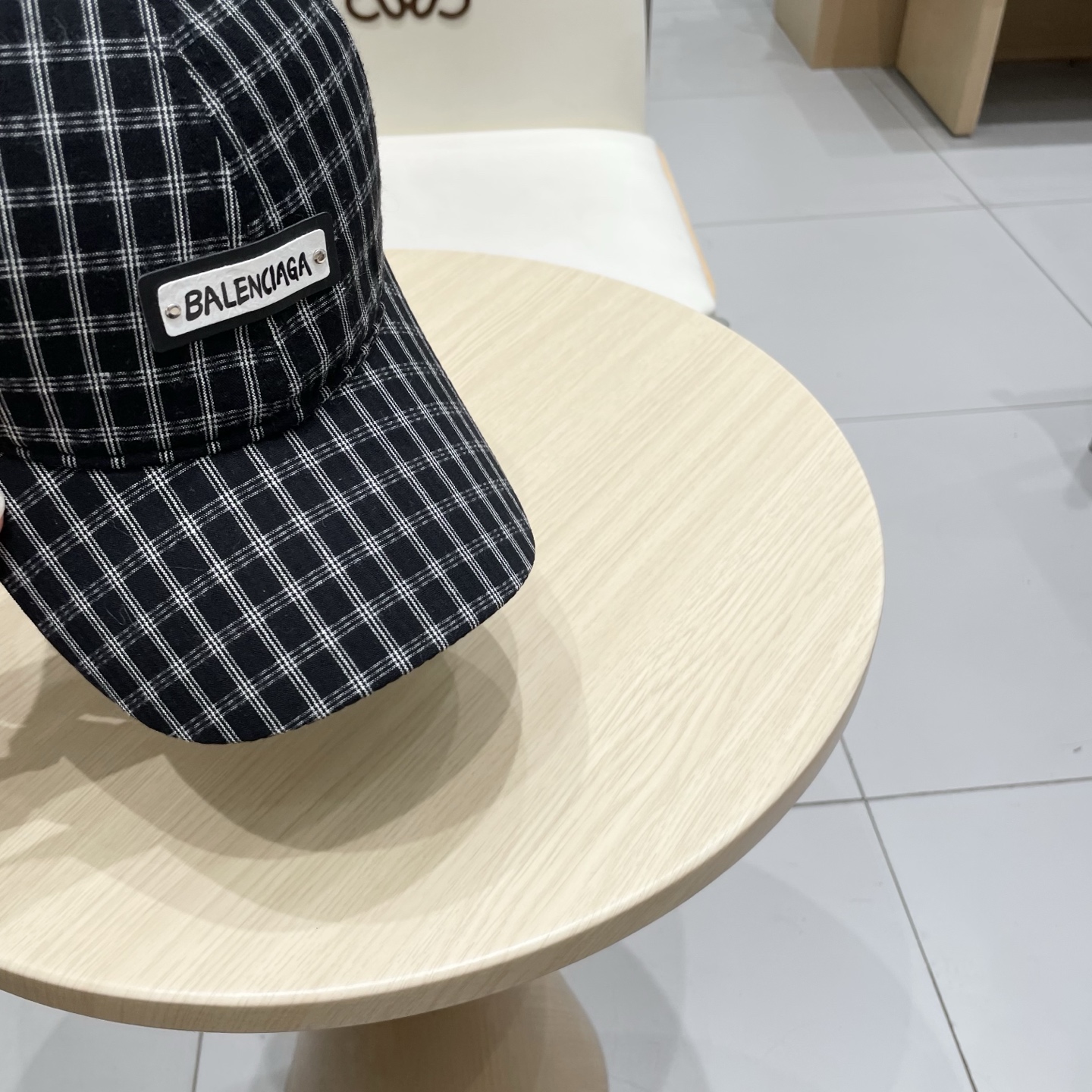  BALENCIAGA巴黎世家新款logo棒球帽，很酷的色系，男女佩戴都有不同style，第一批抢先出货