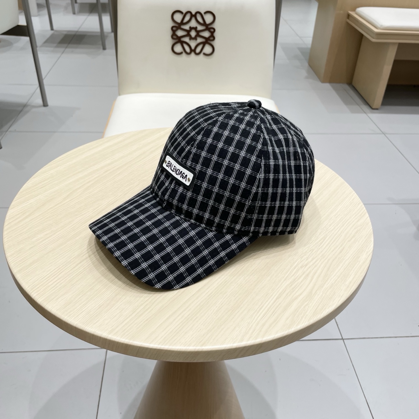  BALENCIAGA巴黎世家新款logo棒球帽，很酷的色系，男女佩戴都有不同style，第一批抢先出货
