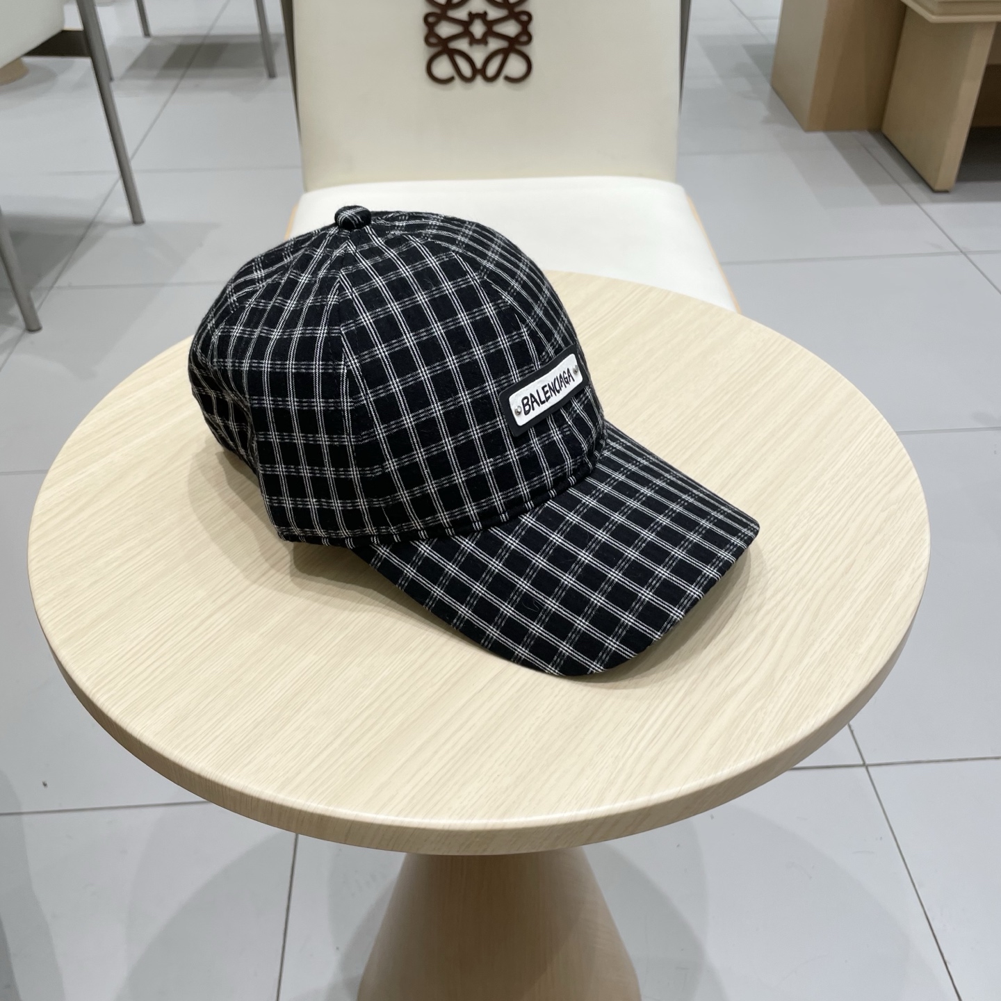  BALENCIAGA巴黎世家新款logo棒球帽，很酷的色系，男女佩戴都有不同style，第一批抢先出货
