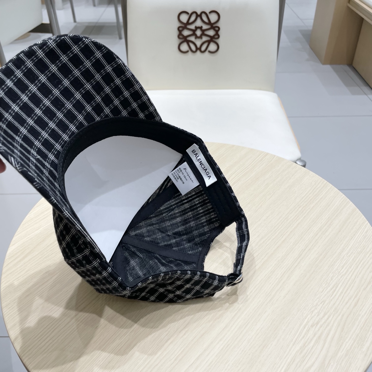  BALENCIAGA巴黎世家新款logo棒球帽，很酷的色系，男女佩戴都有不同style，第一批抢先出货