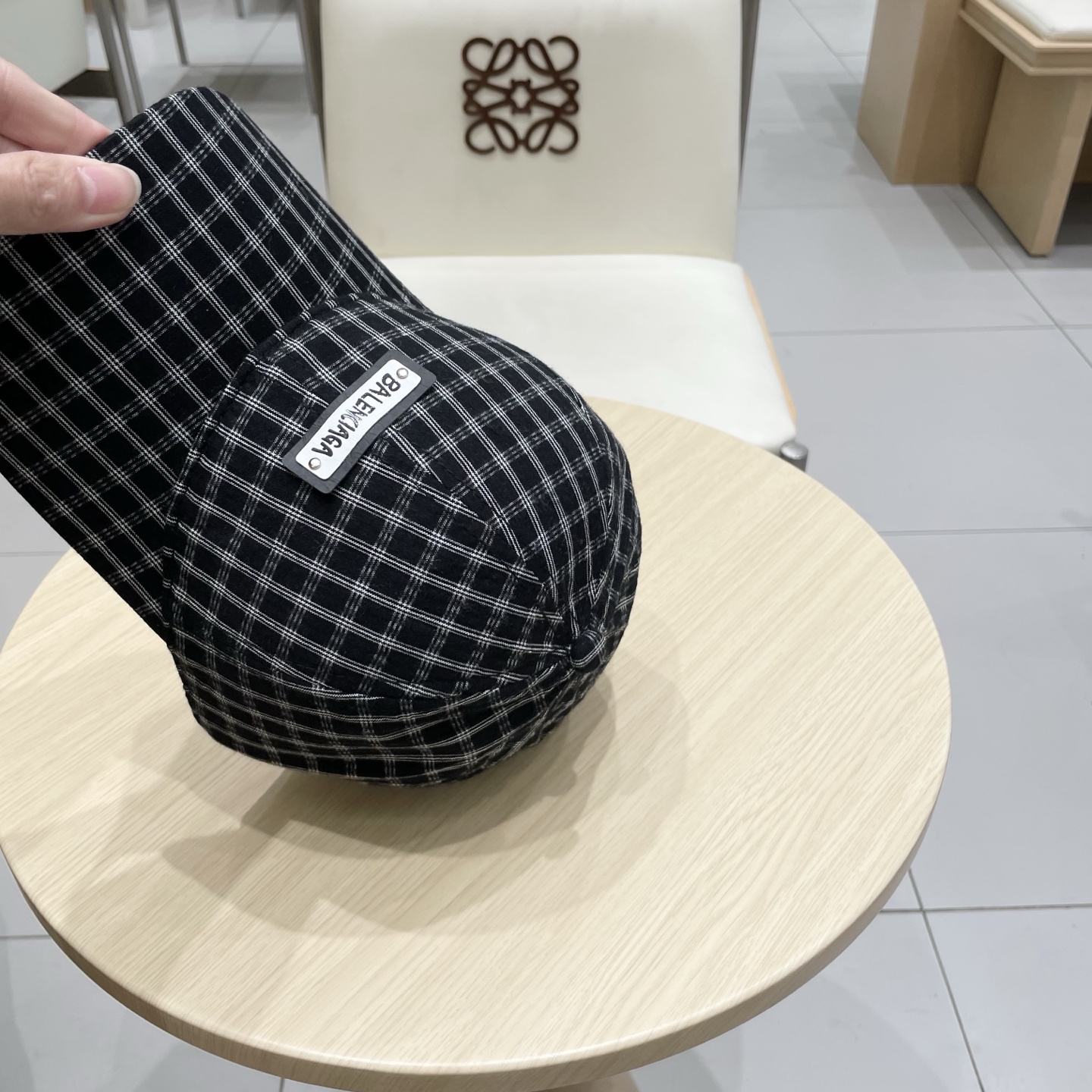  BALENCIAGA巴黎世家新款logo棒球帽，很酷的色系，男女佩戴都有不同style，第一批抢先出货