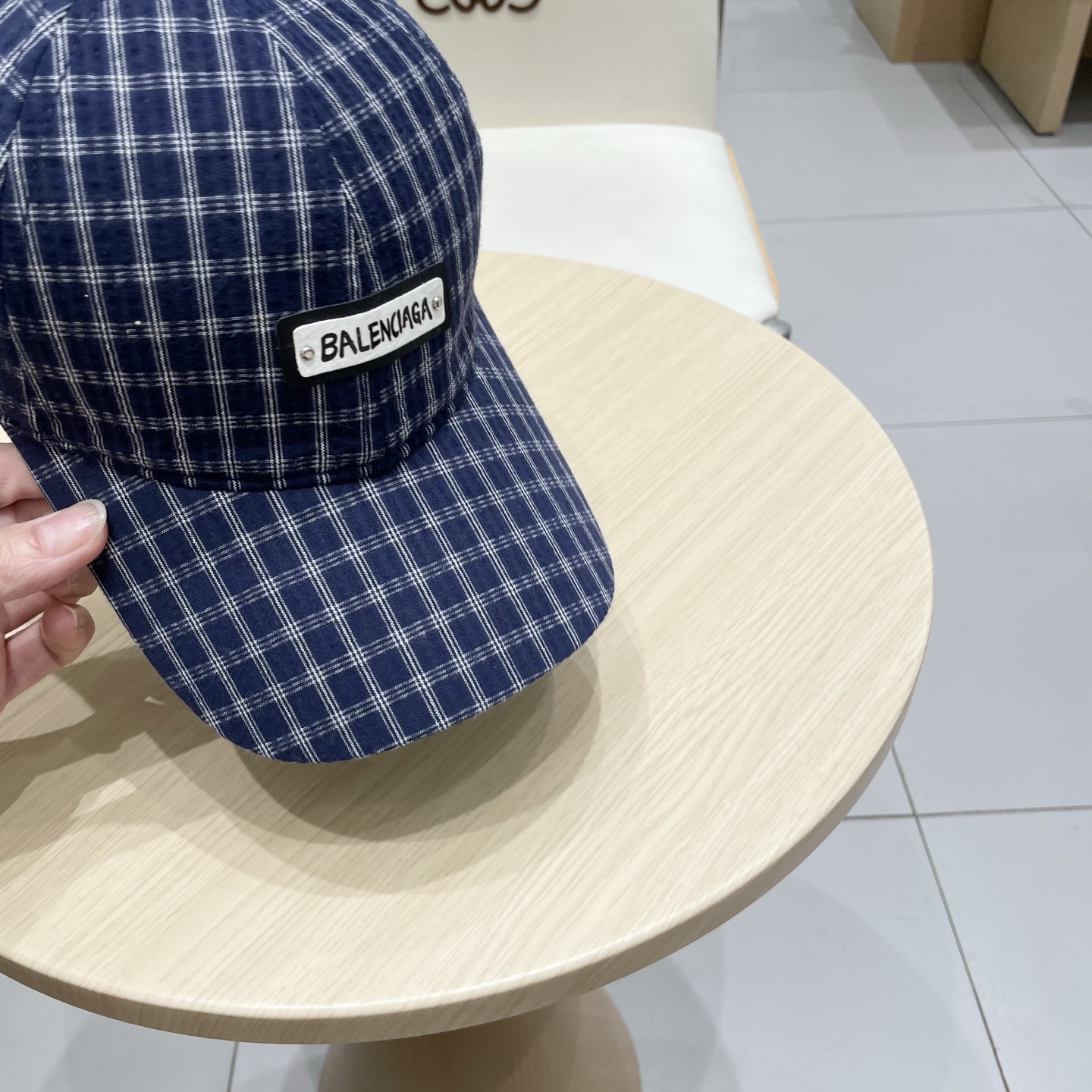  BALENCIAGA巴黎世家新款logo棒球帽，很酷的色系，男女佩戴都有不同style，第一批抢先出货