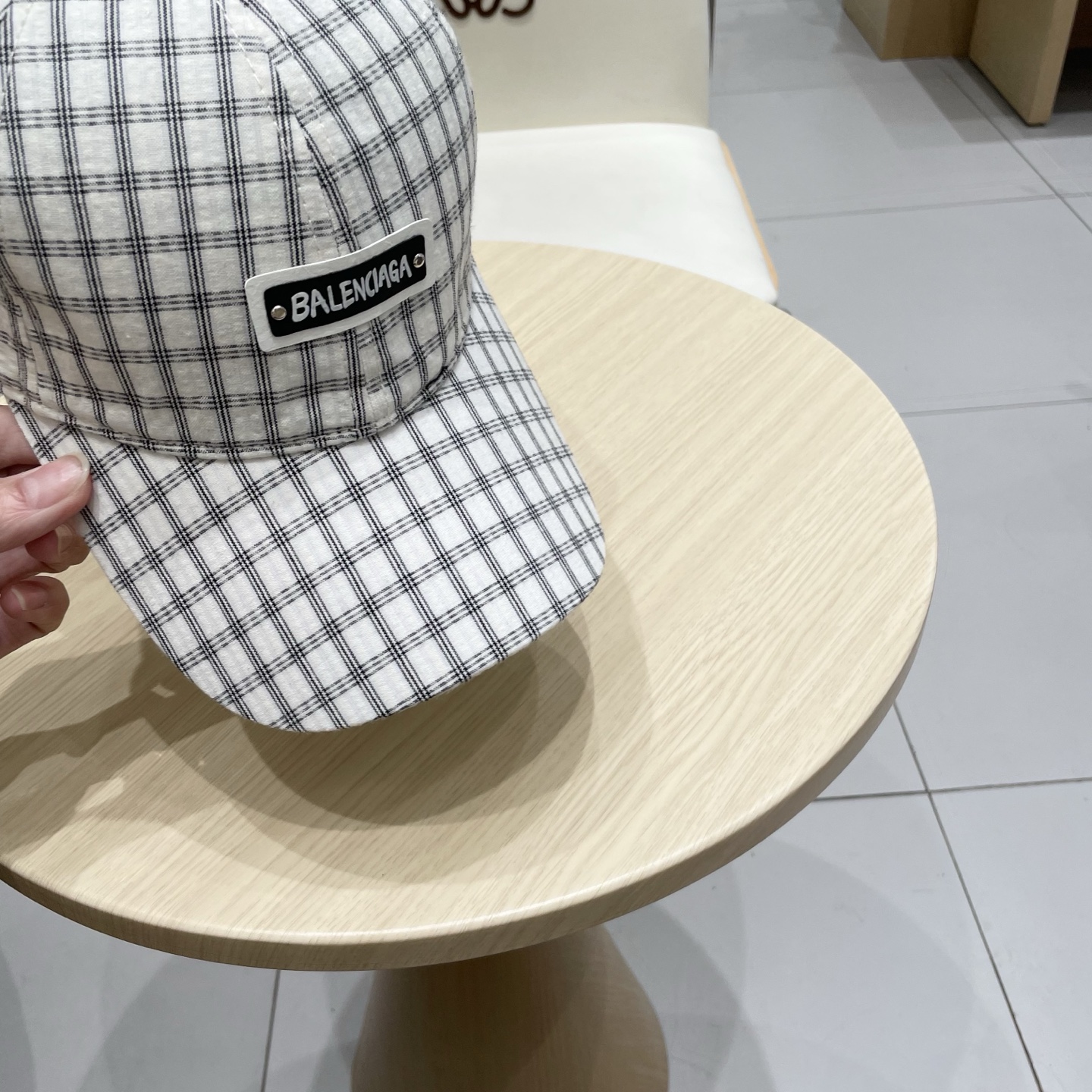  BALENCIAGA巴黎世家新款logo棒球帽，很酷的色系，男女佩戴都有不同style，第一批抢先出货