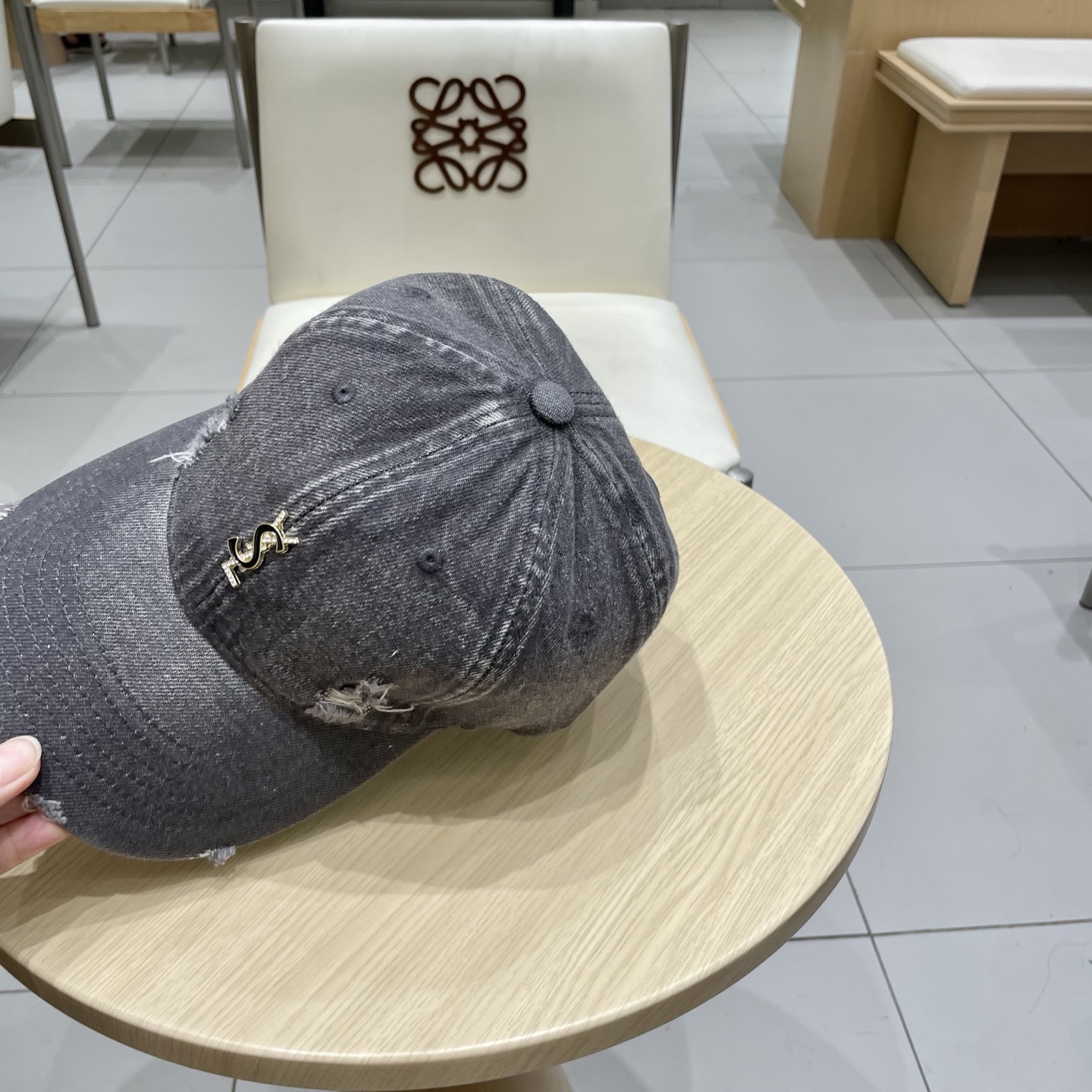  💛YSL圣罗兰】2025新款专柜棒球帽，经典款，细节做工都很精致，‼️经典四季款，男女款