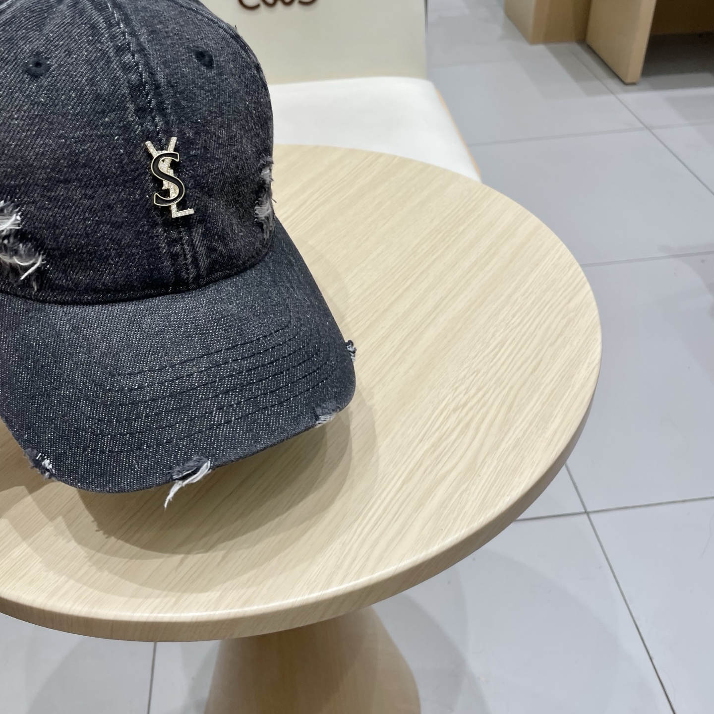  💛YSL圣罗兰】2025新款专柜棒球帽，经典款，细节做工都很精致，‼️经典四季款，男女款