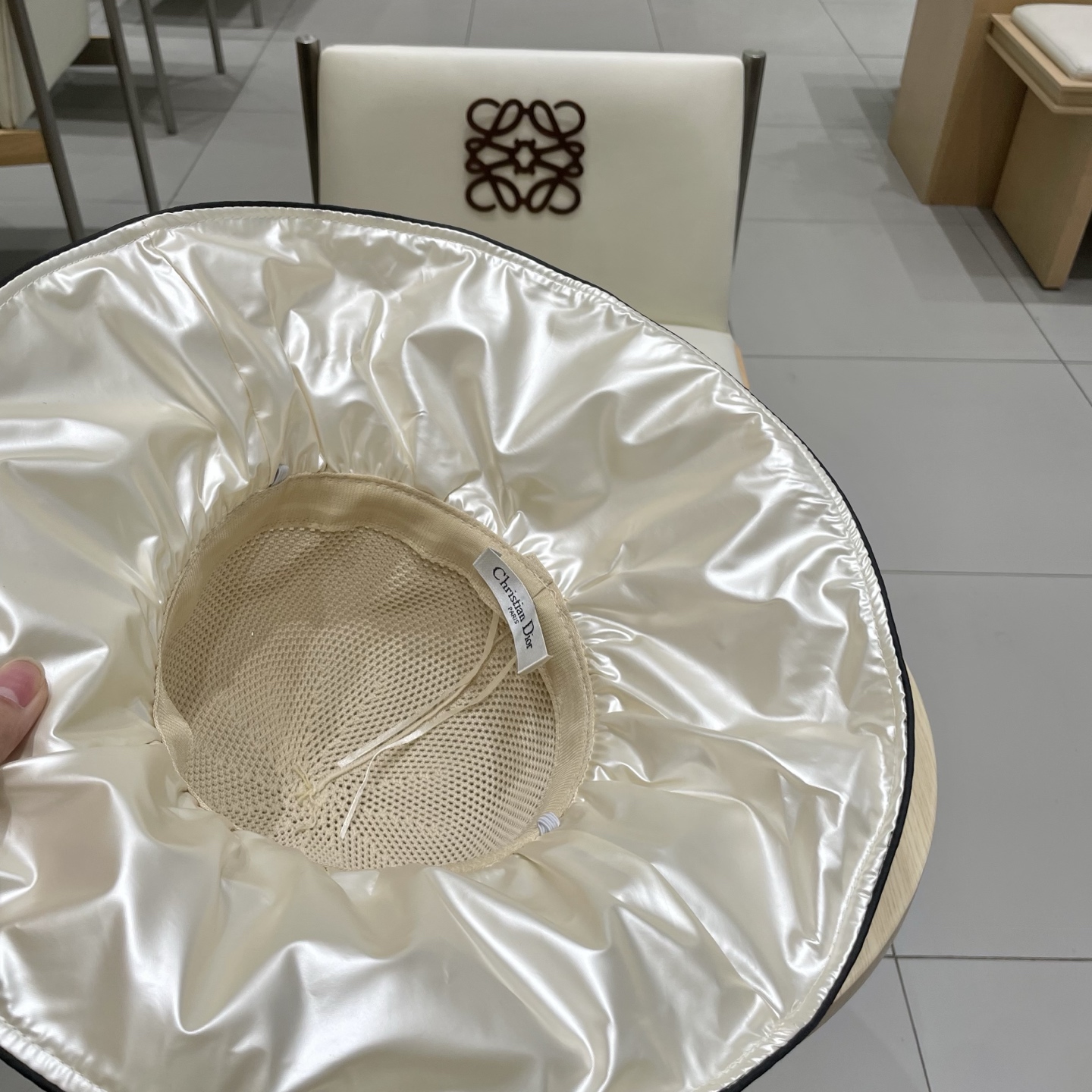  DIOR迪奥帽子女夏季遮阳防晒渔夫帽防紫外线大檐遮脸大头围显脸小太阳透气。 