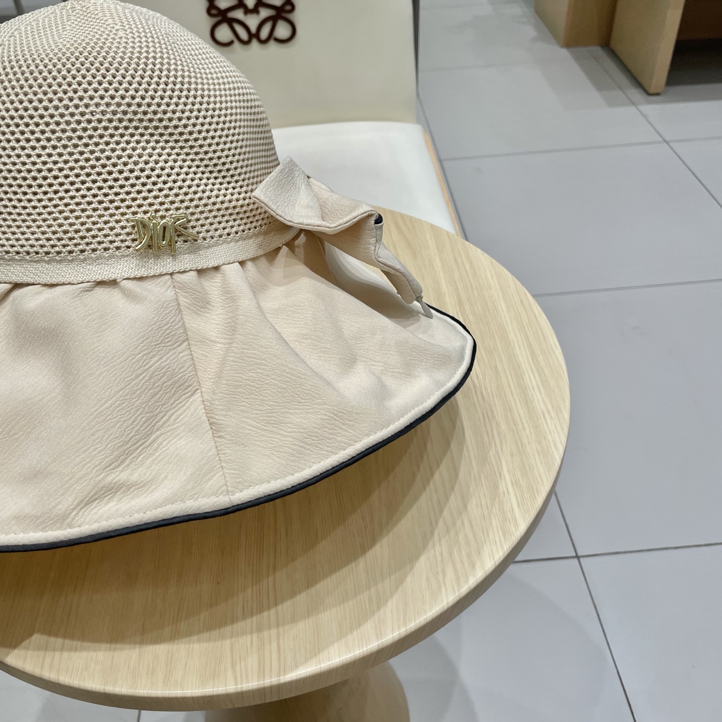  DIOR迪奥帽子女夏季遮阳防晒渔夫帽防紫外线大檐遮脸大头围显脸小太阳透气。 