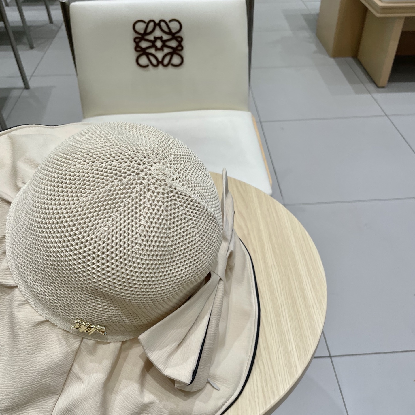  DIOR迪奥帽子女夏季遮阳防晒渔夫帽防紫外线大檐遮脸大头围显脸小太阳透气。 